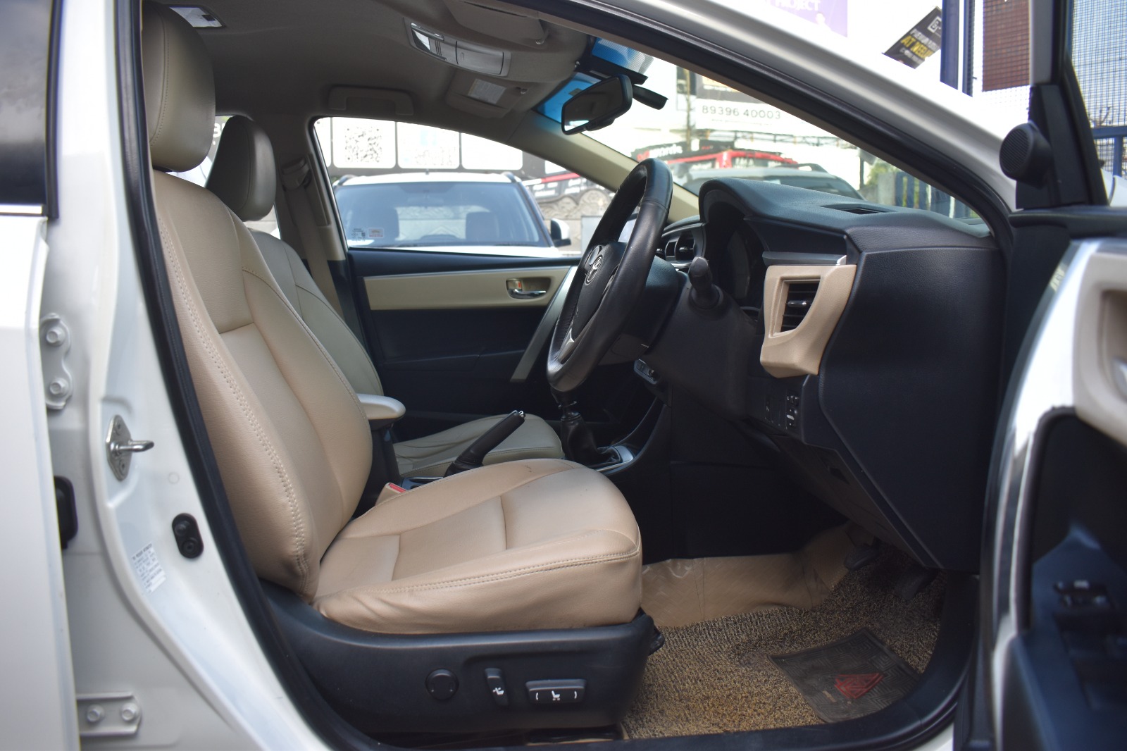 Toyota Corolla Altis - Image 9