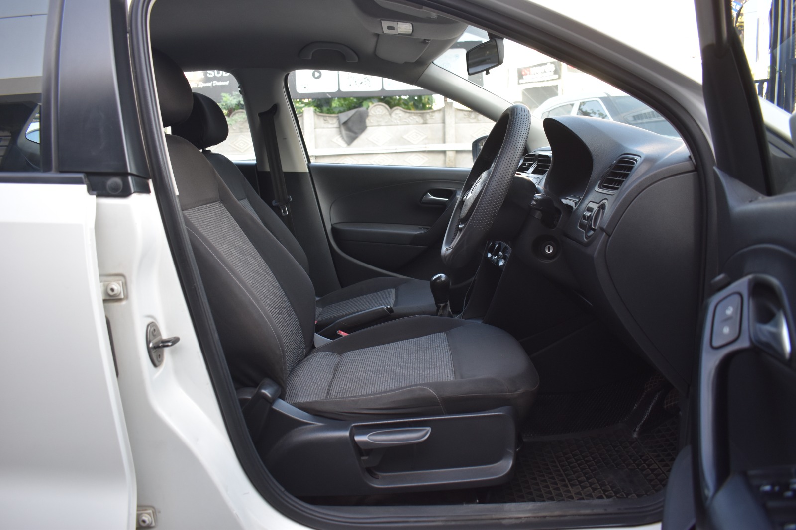 Volkswagen Polo - Image 8