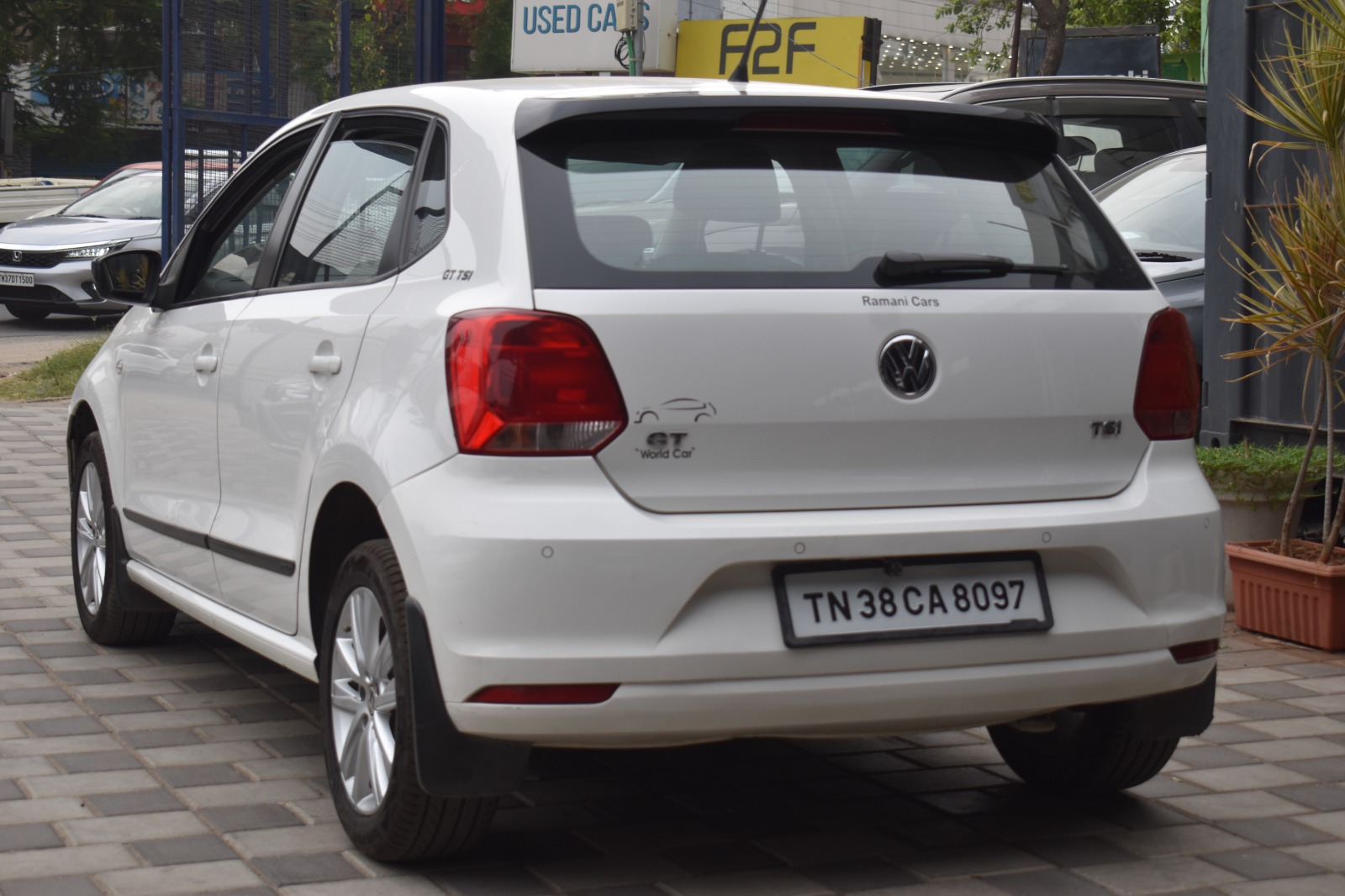 Volkswagen Polo - Image 9