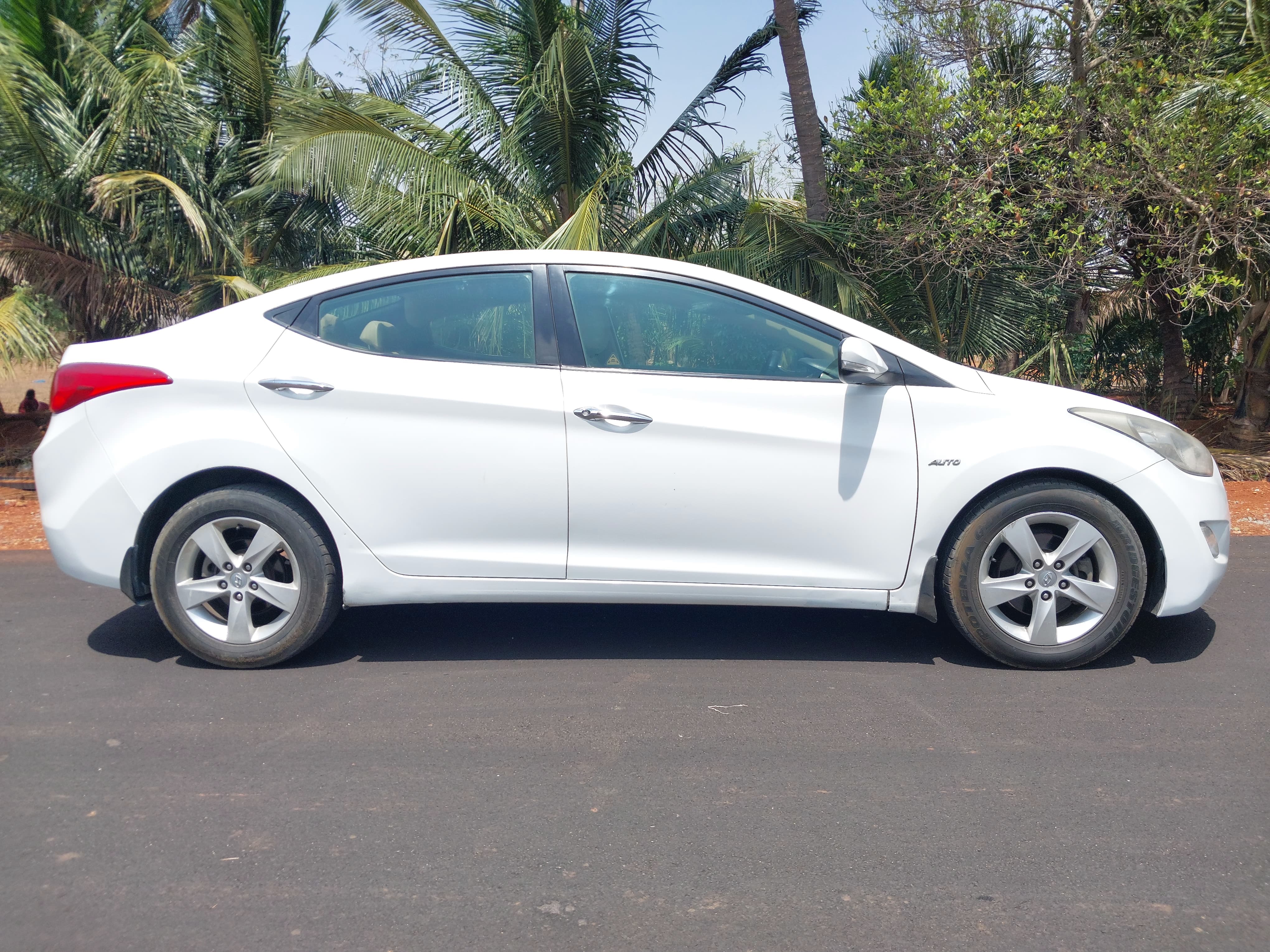 Hyundai Elantra - Image 8