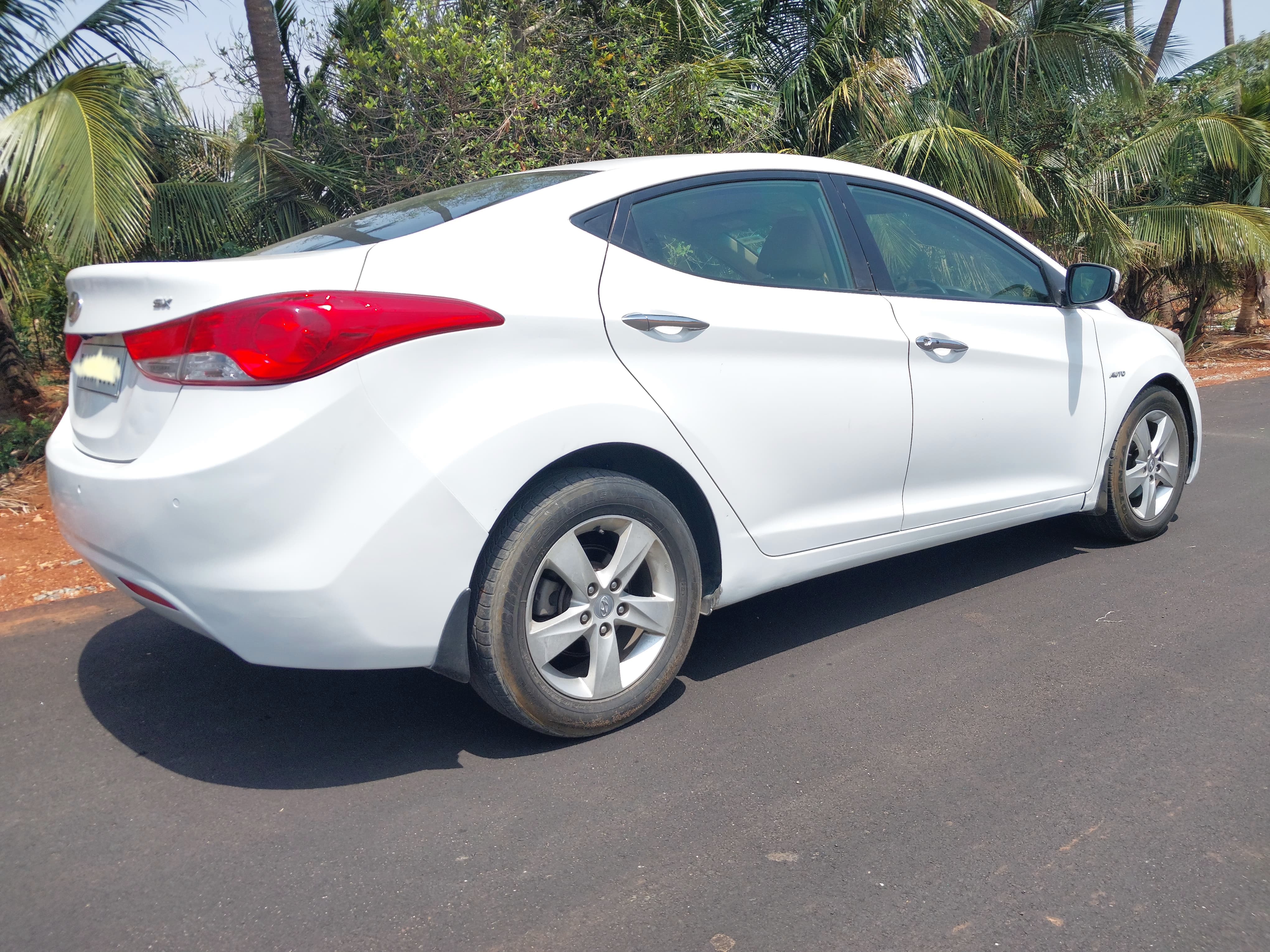 Hyundai Elantra - Image 10