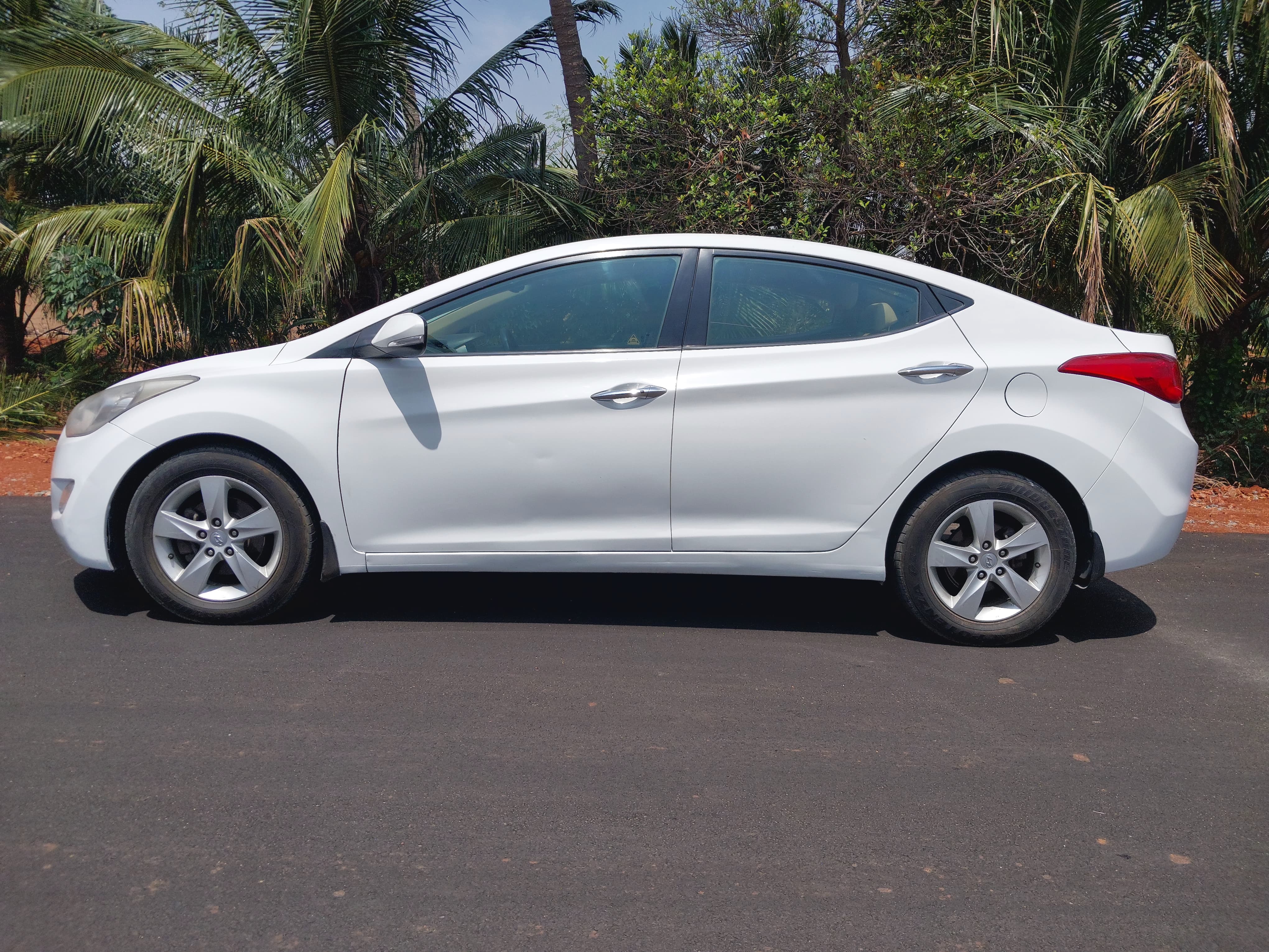 Hyundai Elantra - Image 11