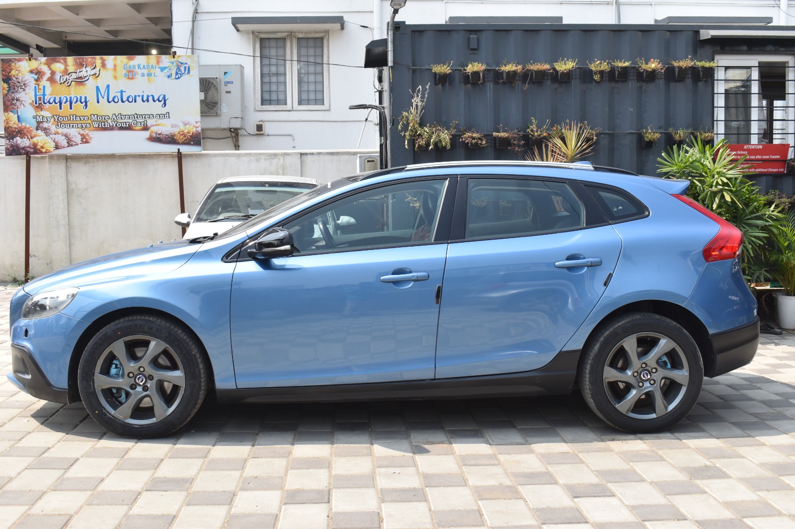 Volvo V40 - Image 2