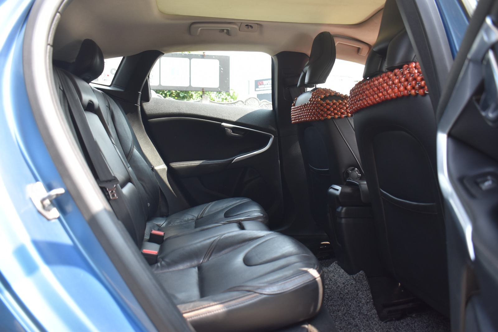 Volvo V40 - Image 4