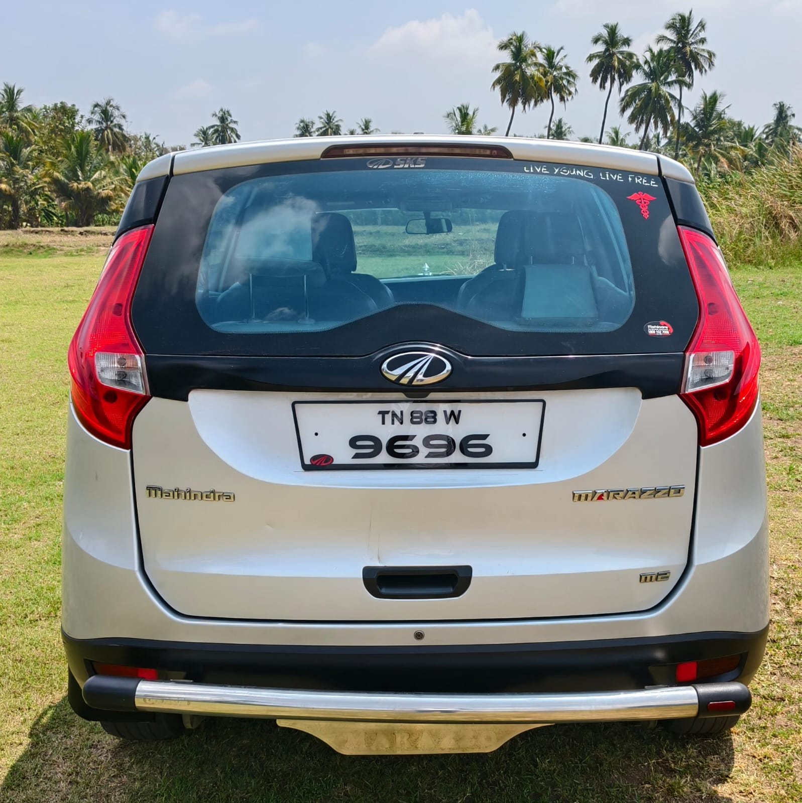 Mahindra Marazzo - Image 1