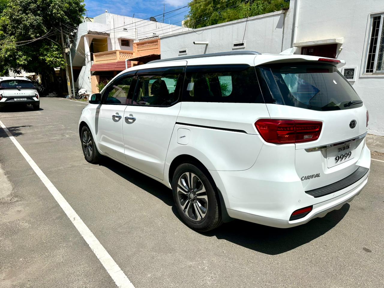 Kia Carnivel - Image 4