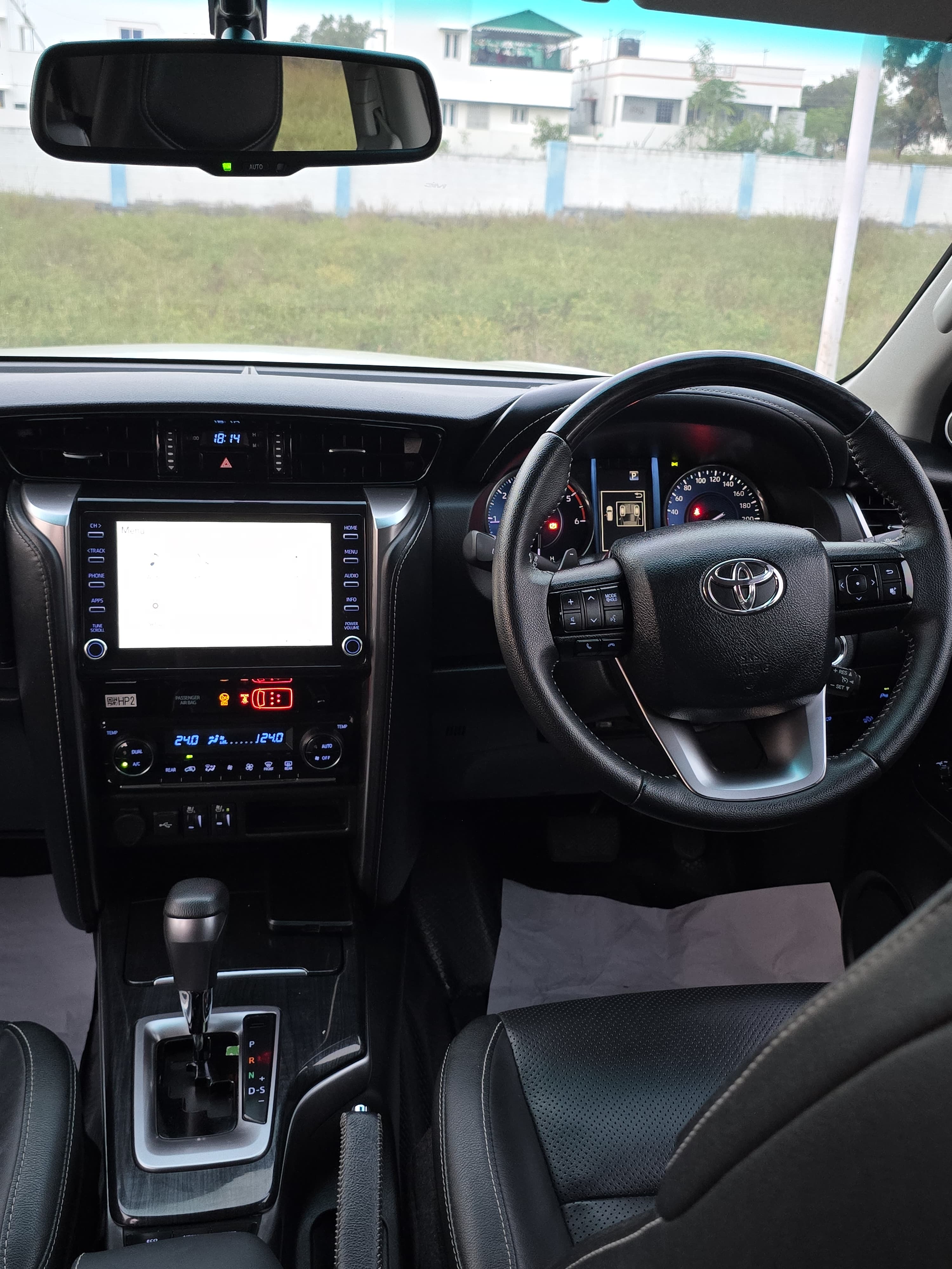 Toyota Fortuner - Image 6