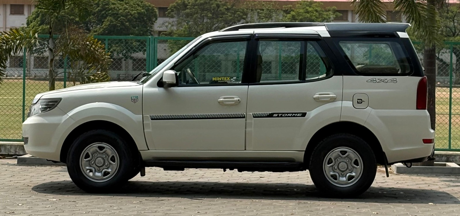 Tata Safari Storme - Image 3