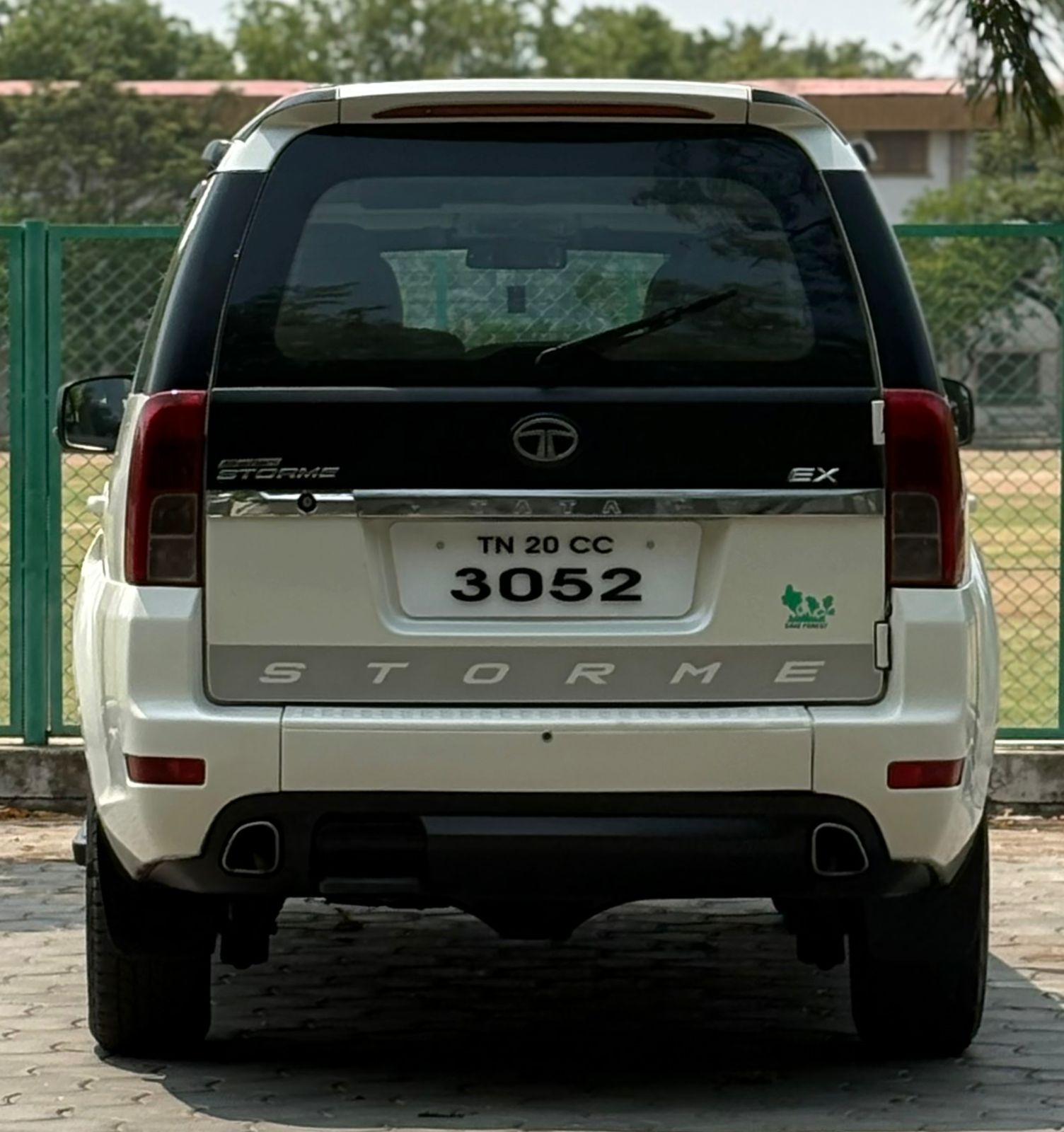 Tata Safari Storme - Image 2