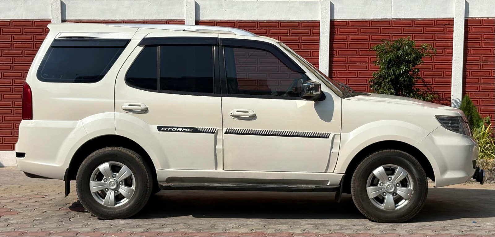 Tata Safari Storme - Image 9