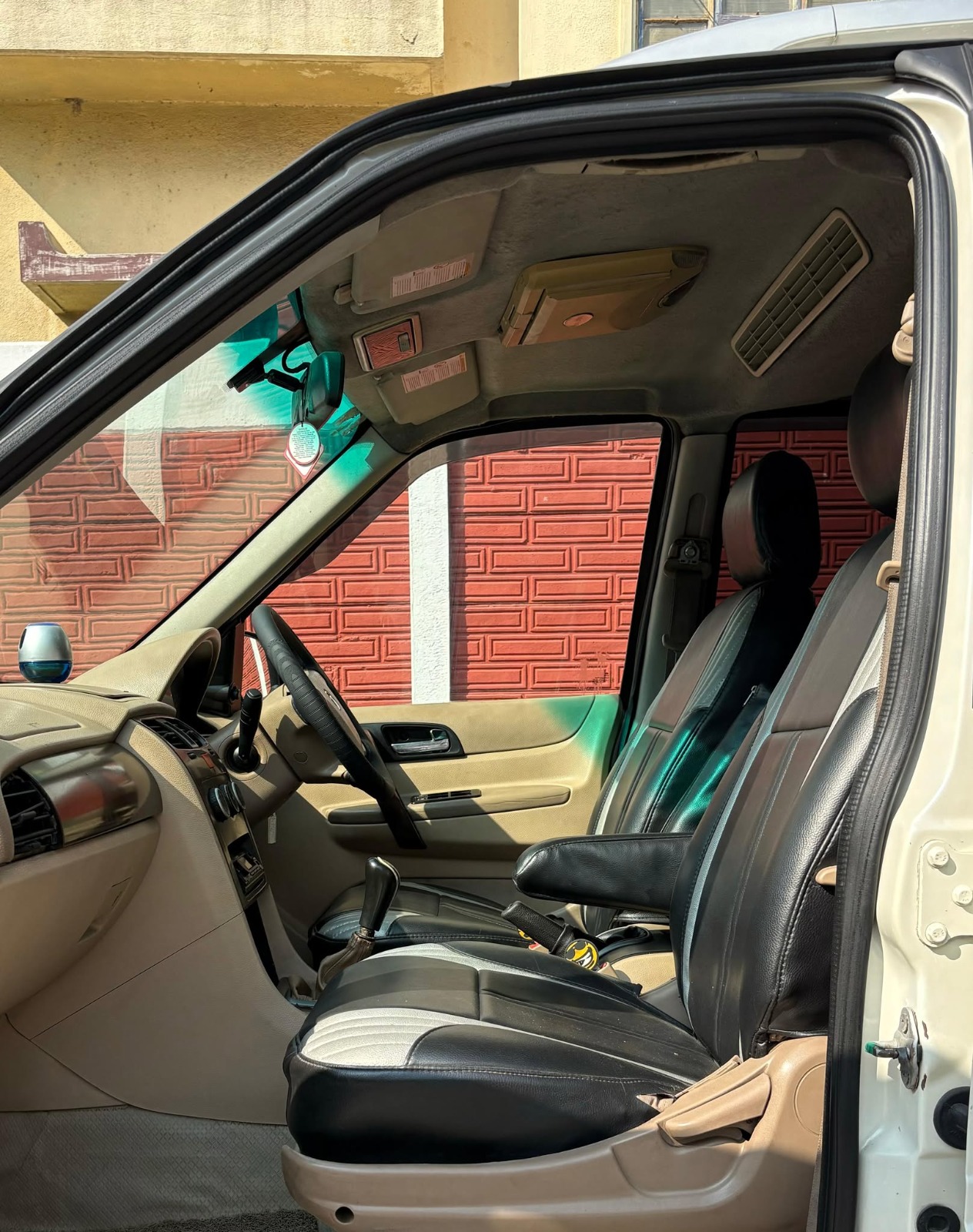 Tata Safari Storme - Image 6