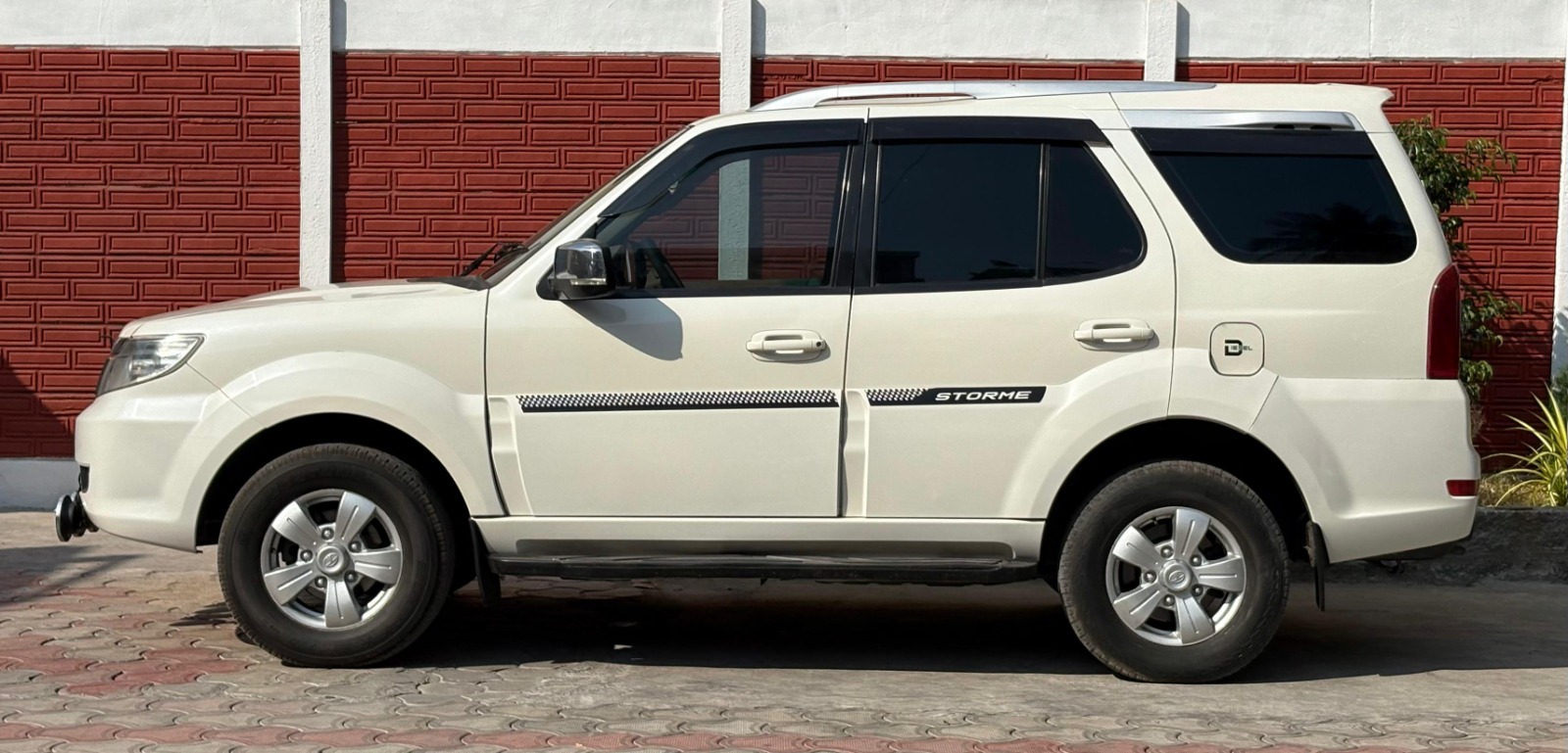 Tata Safari Storme