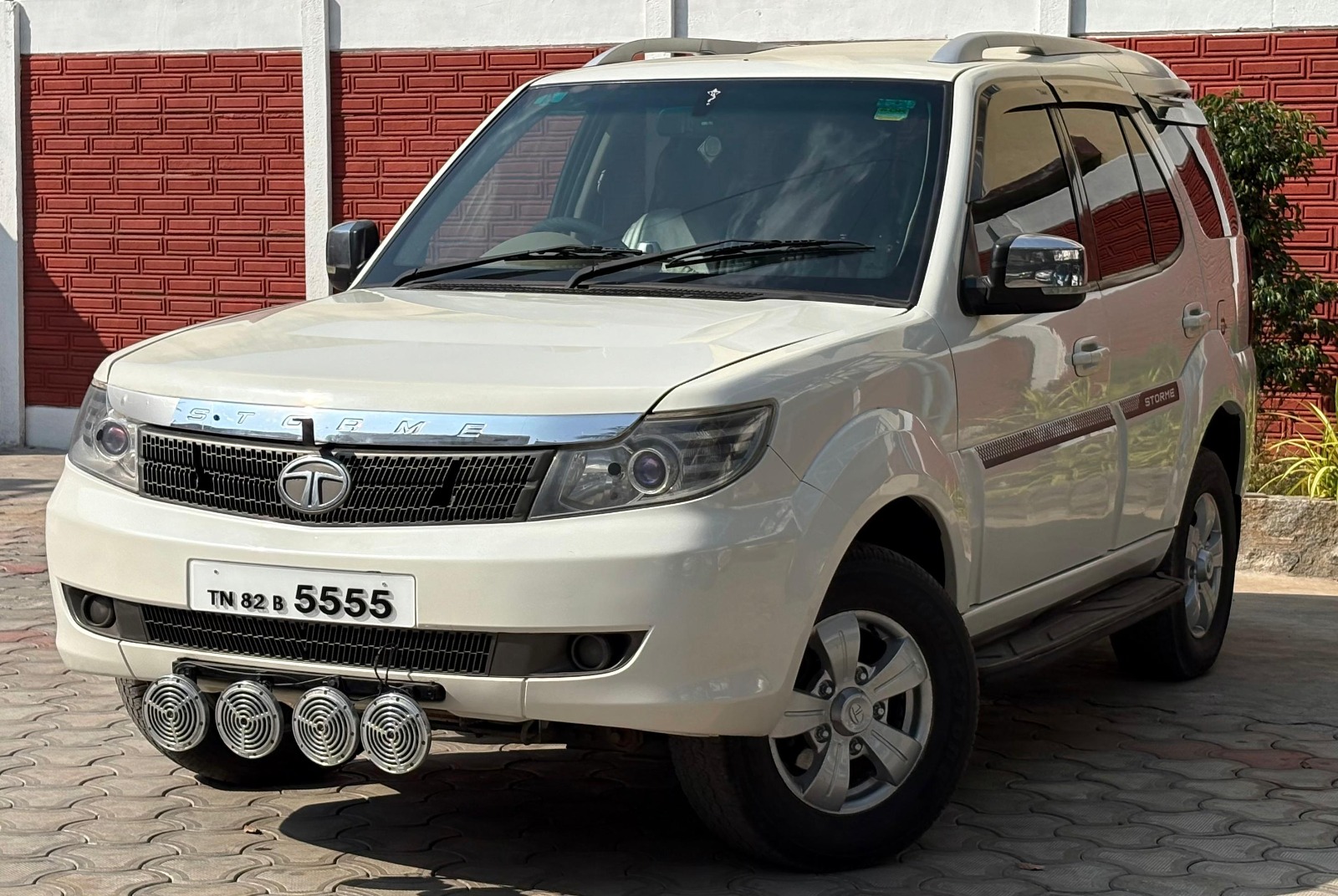 Tata Safari Storme - Image 3