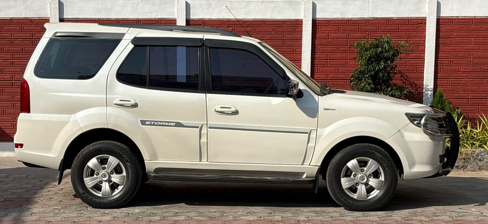 Tata Safari Storme - Image 7