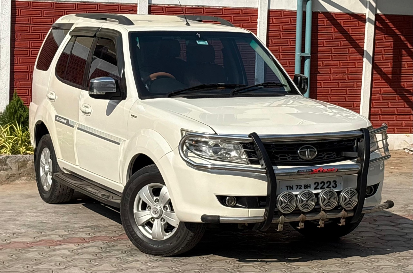 Tata Safari Storme - Image 2