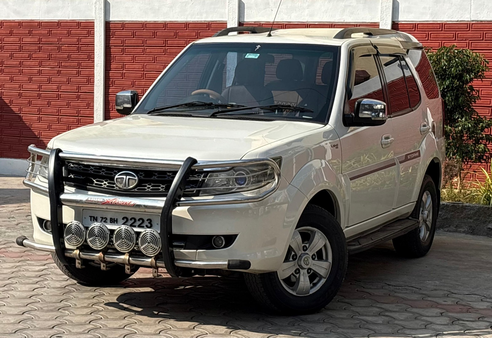 Tata Safari Storme - Image 3