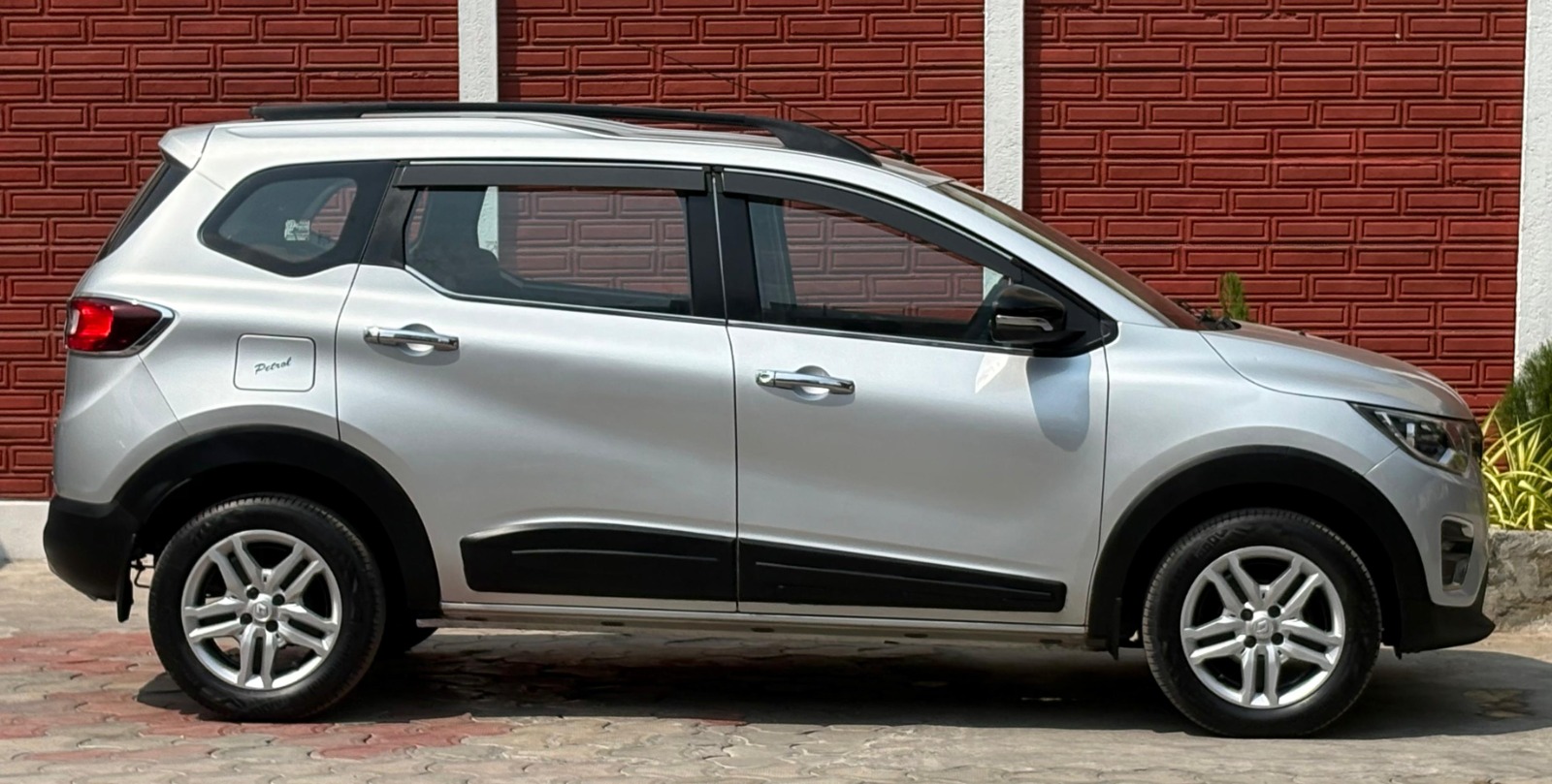 Renault Triber - Image 2