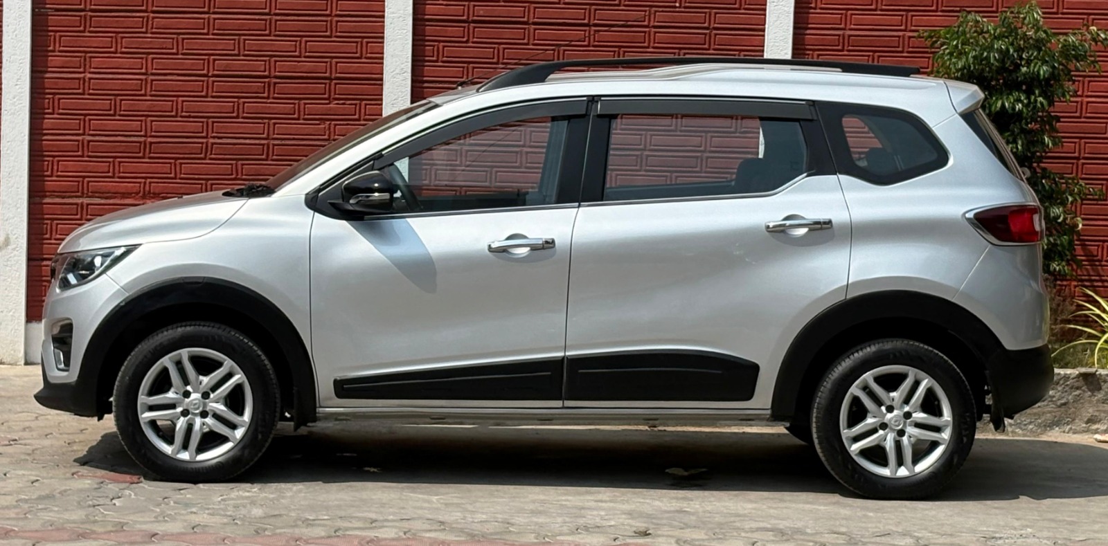 Renault Triber - Image 6