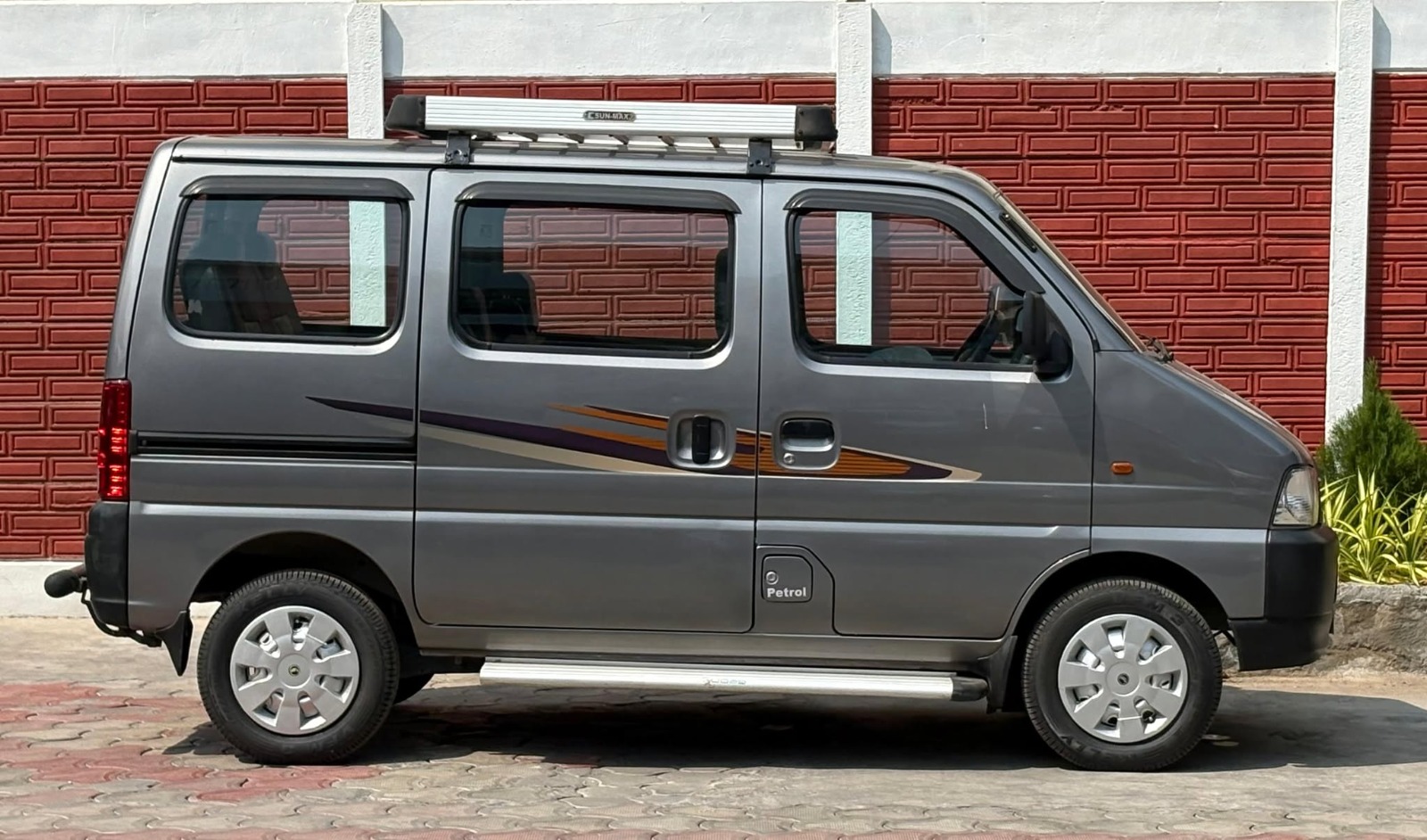 Maruti Suzuki Eeco - Image 1