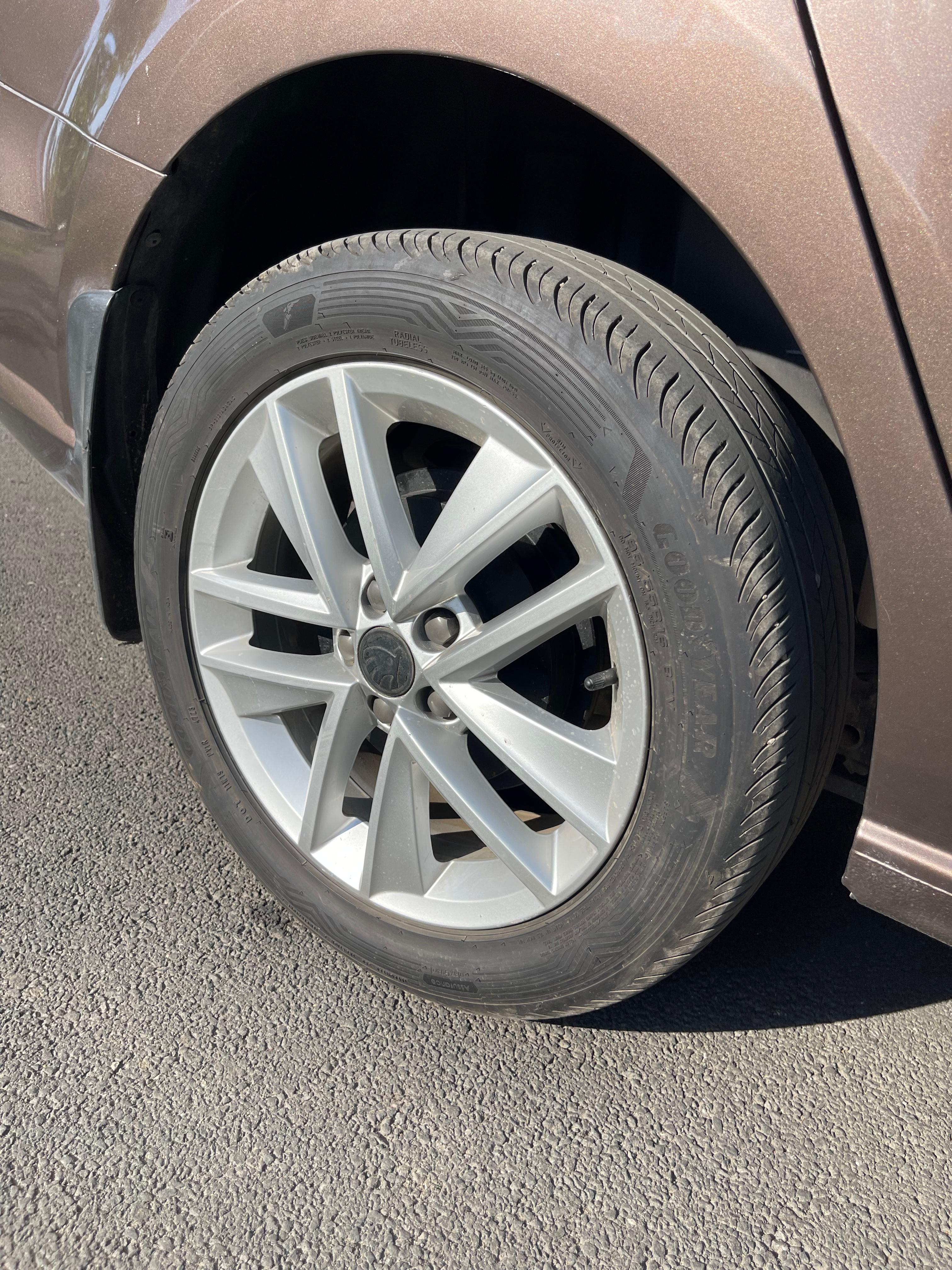 Skoda Rapid - Image 12