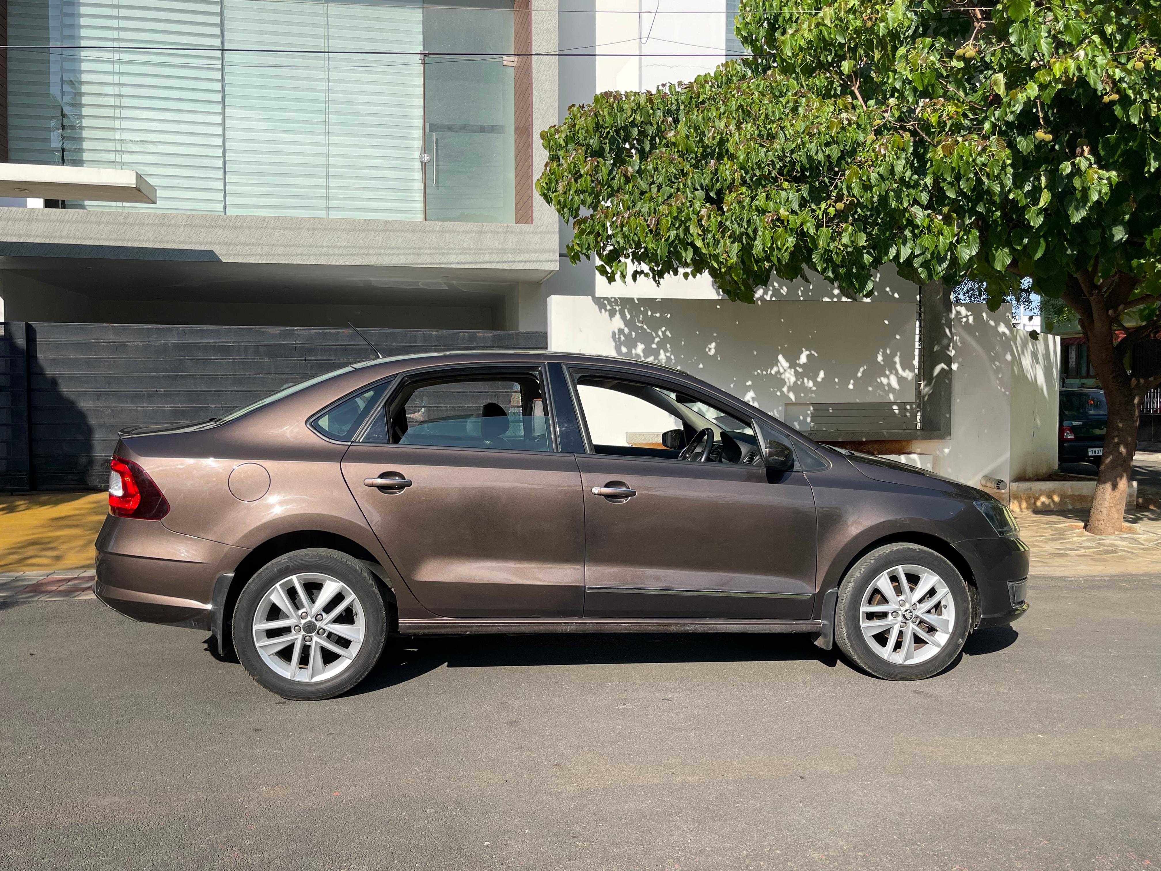 Skoda Rapid - Image 10