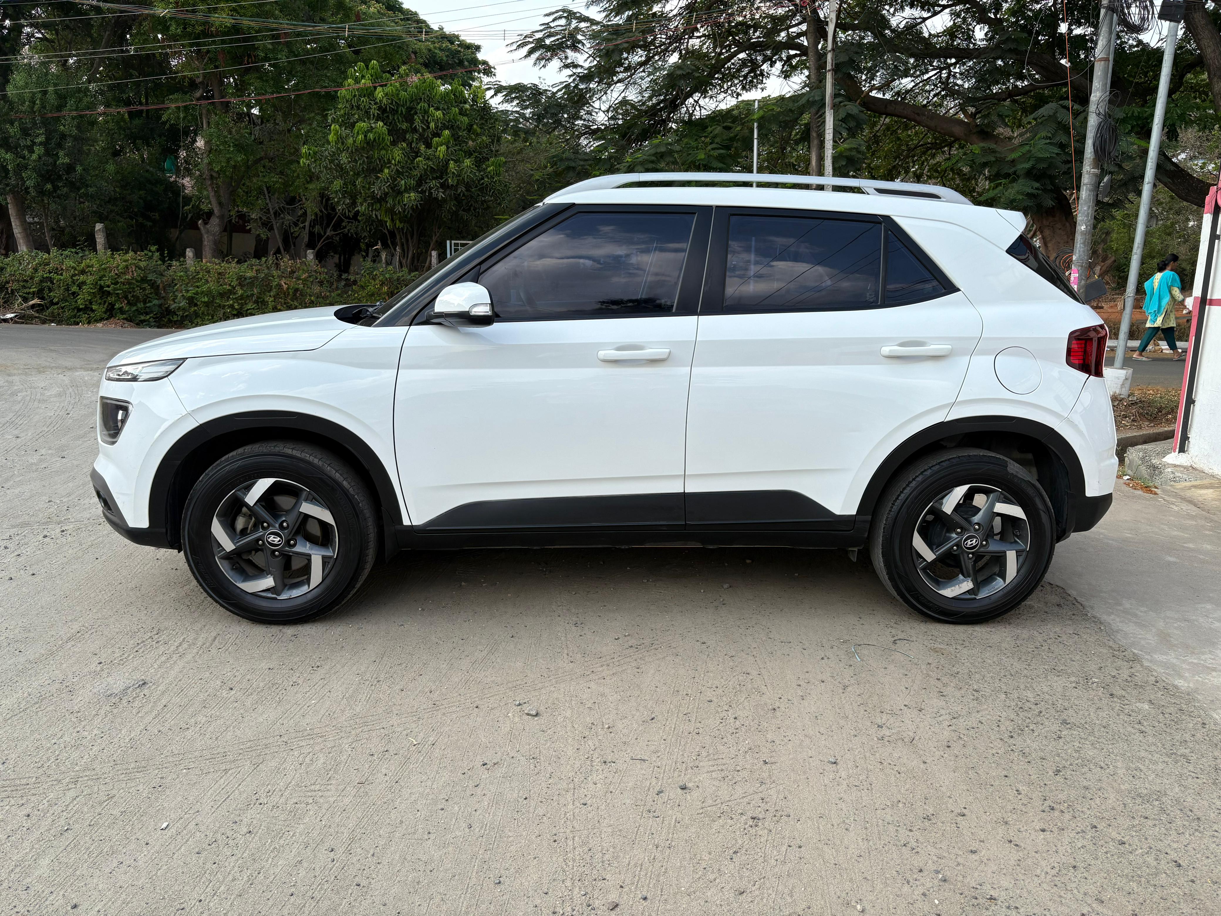 Hyundai Venue - Image 3