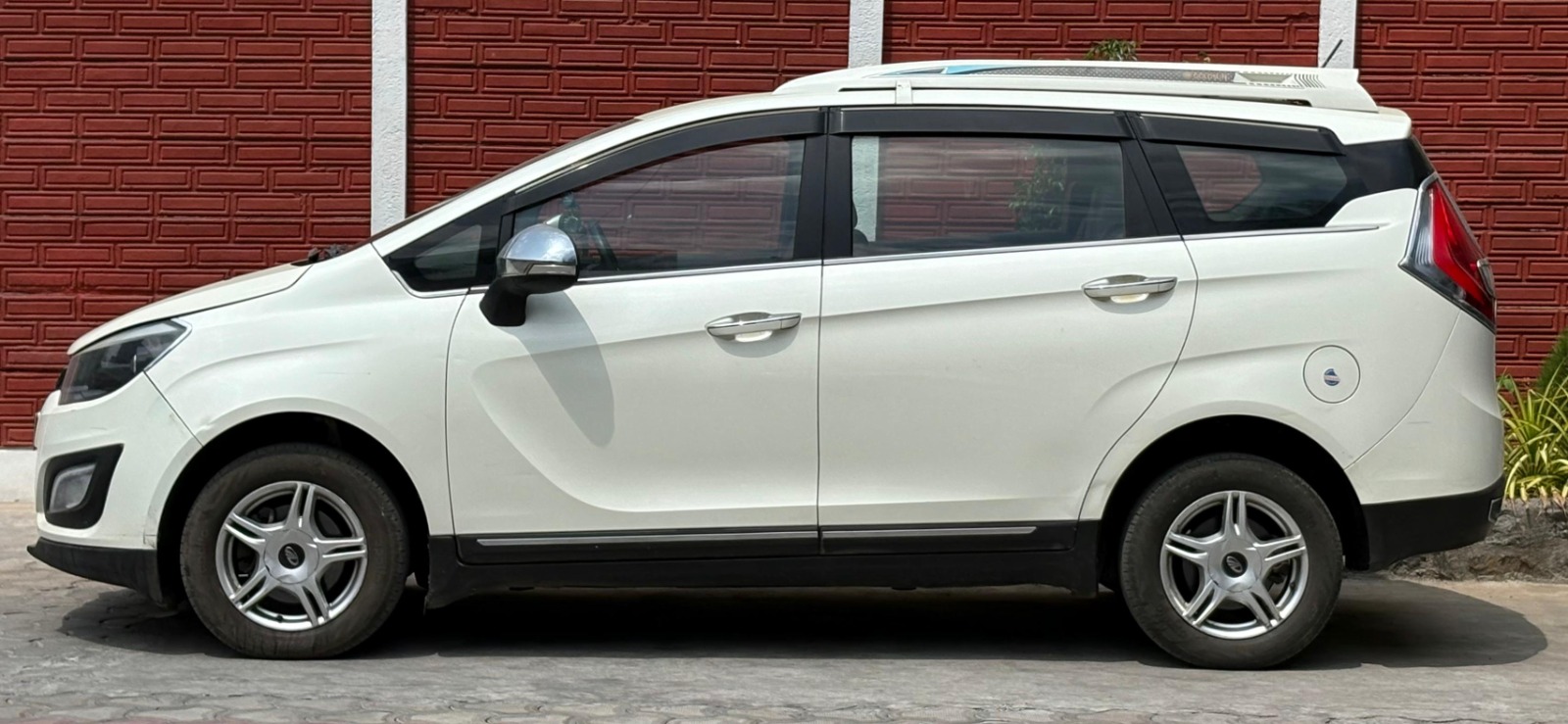 Mahindra Marazzo - Image 2