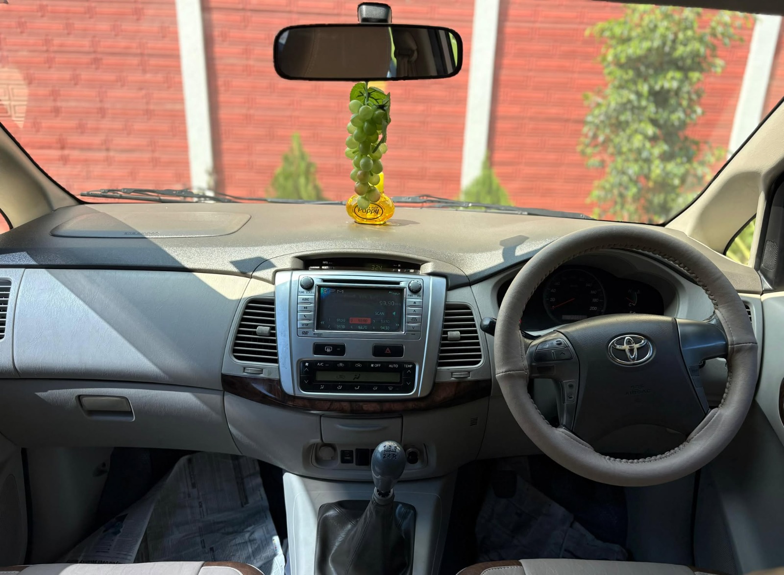 Toyota Innova - Image 2