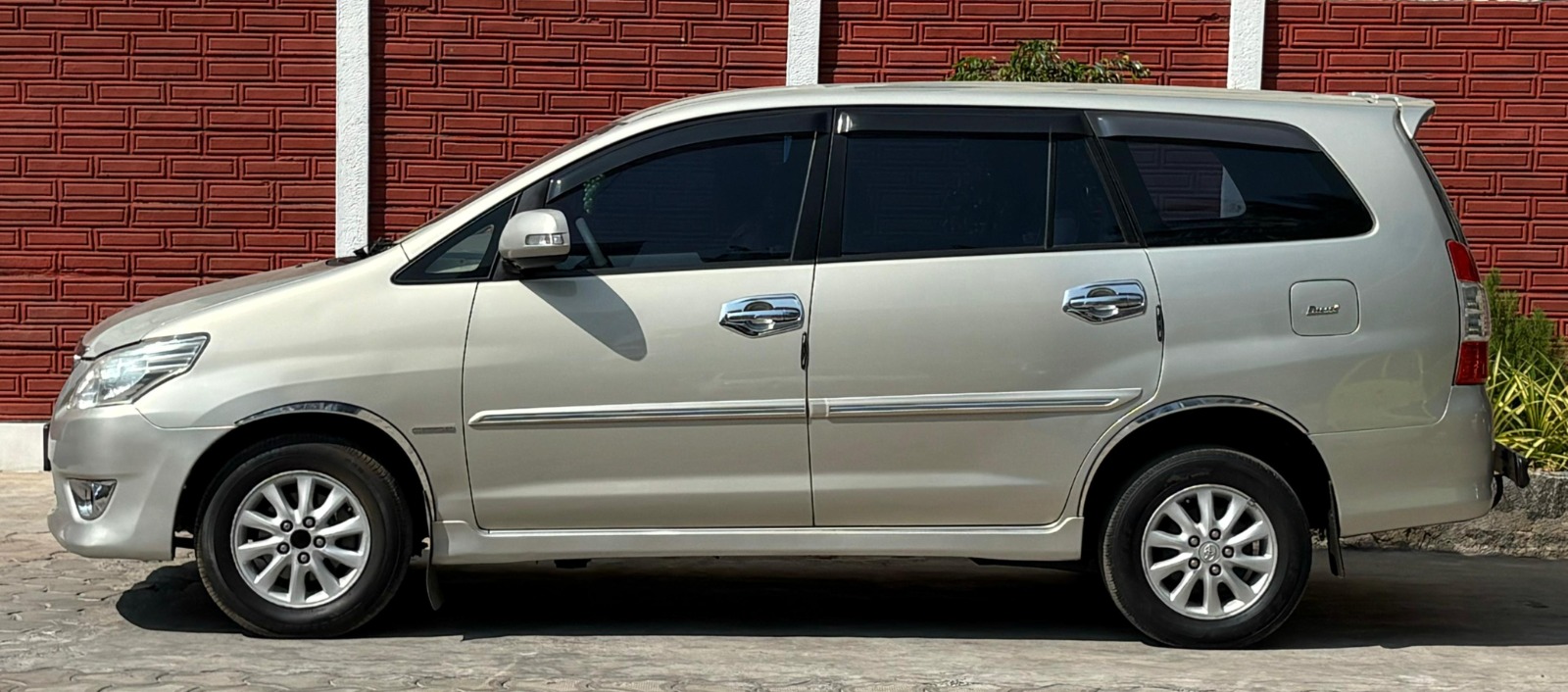 Toyota Innova - Image 5