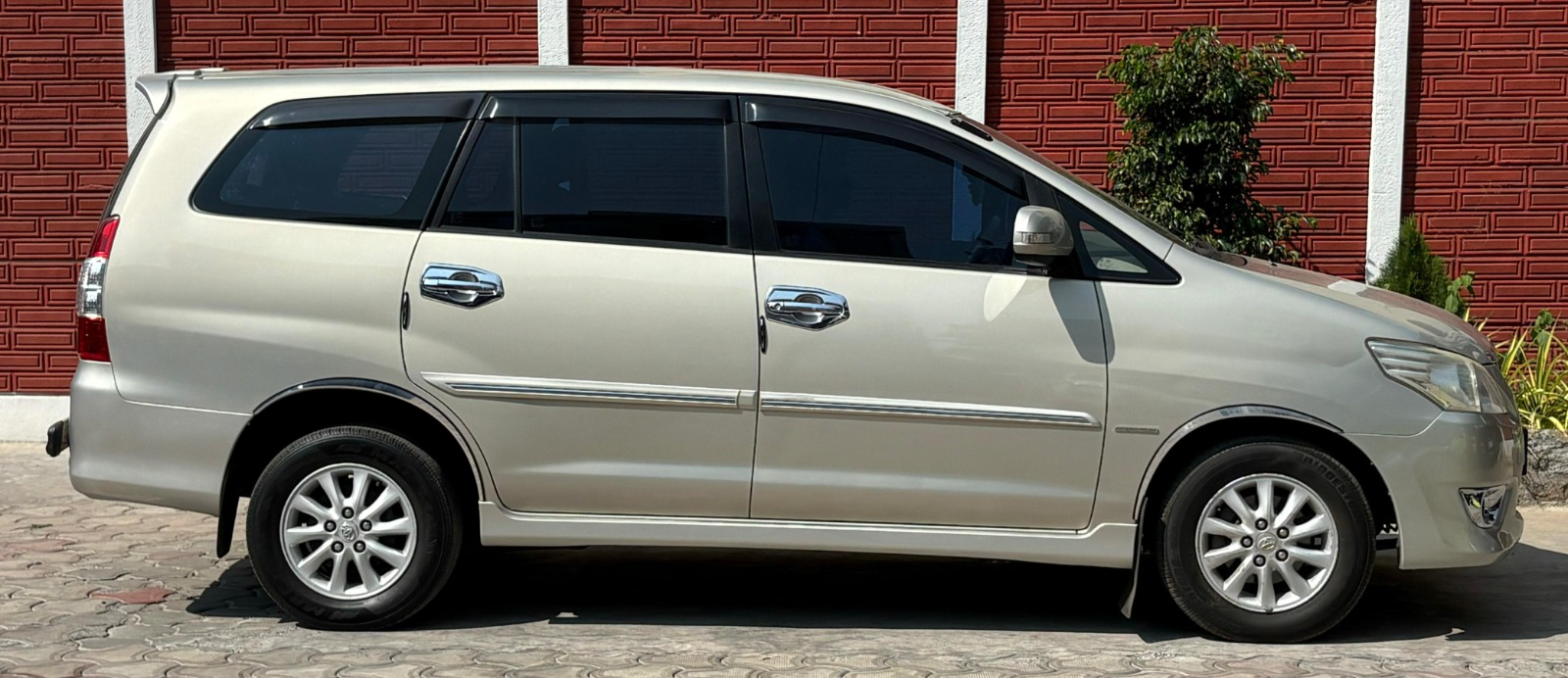 Toyota Innova - Image 7