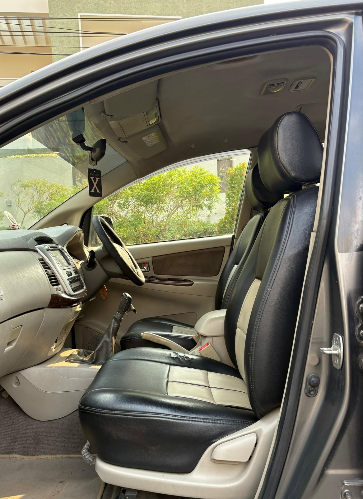 Toyota Innova - Image 2