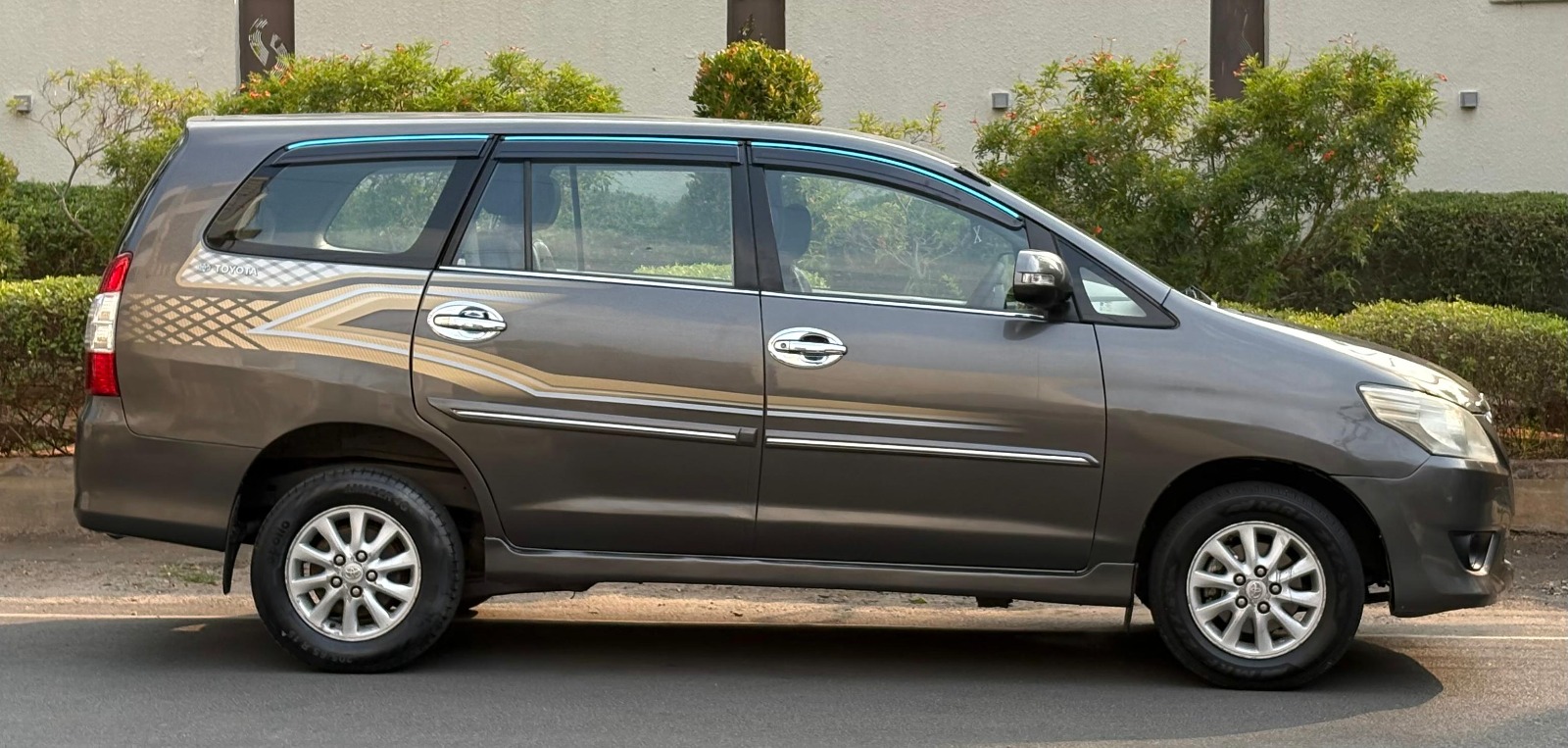 Toyota Innova - Image 4
