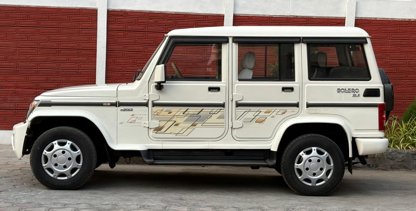 Mahindra Bolero - Image 6
