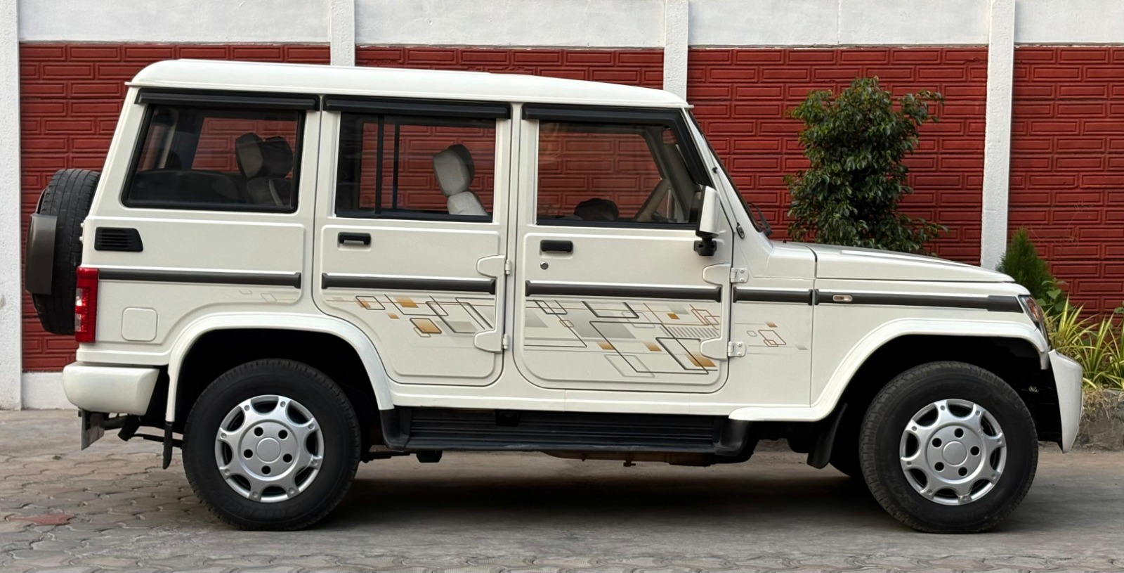 Mahindra Bolero - Image 8