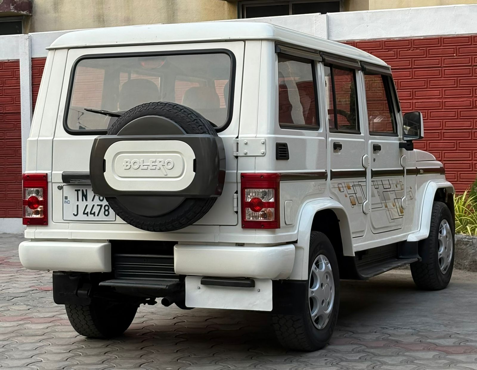 Mahindra Bolero - Image 9