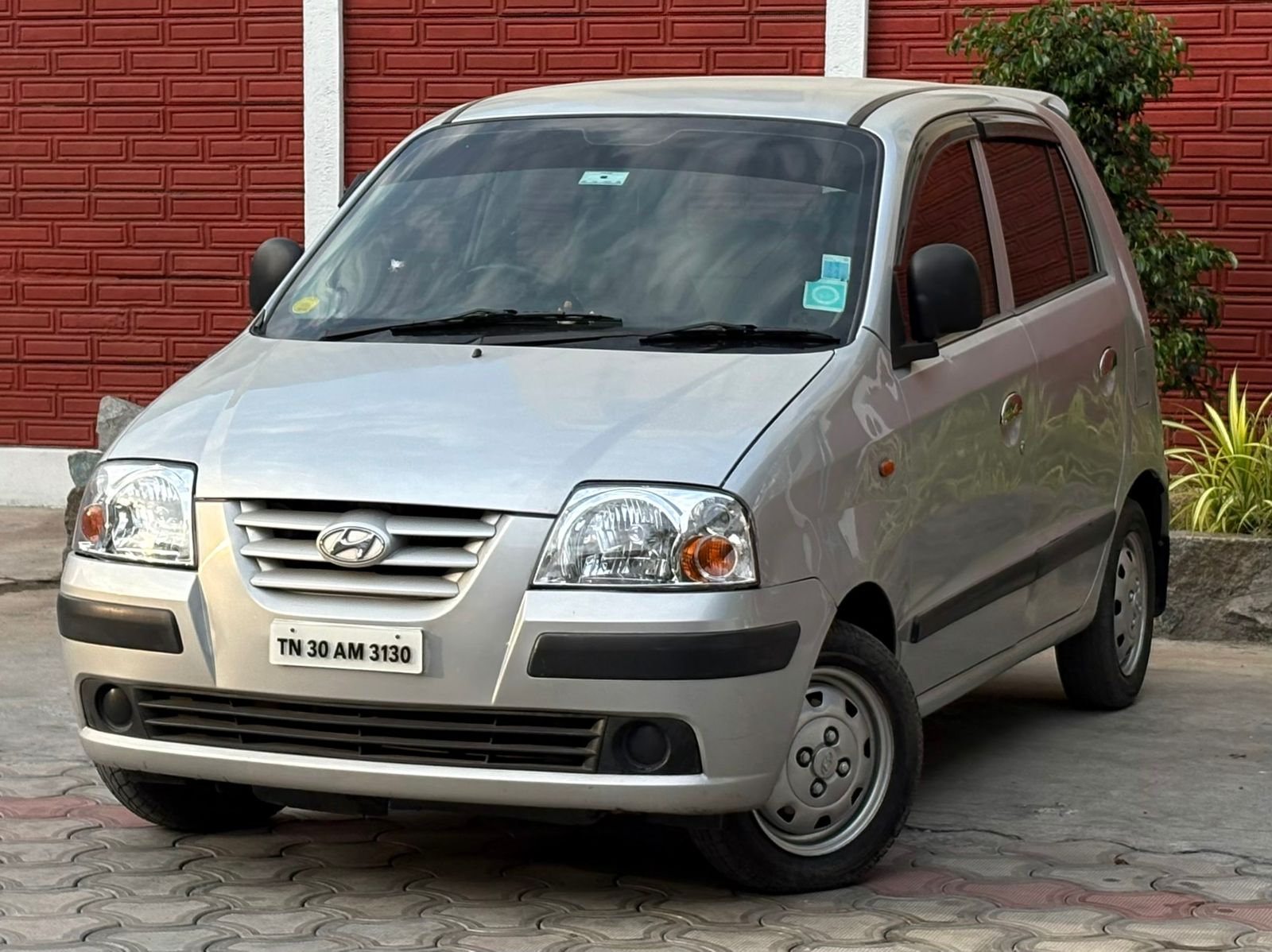 Hyundai Santro Xing - Image 2