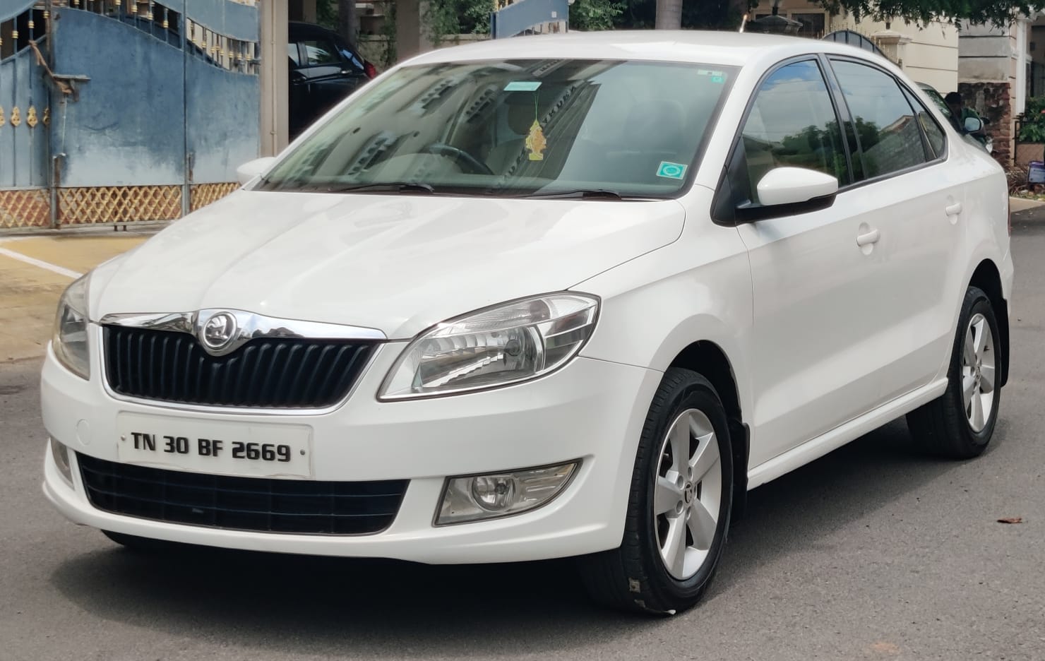 Skoda Rapid - Image 2