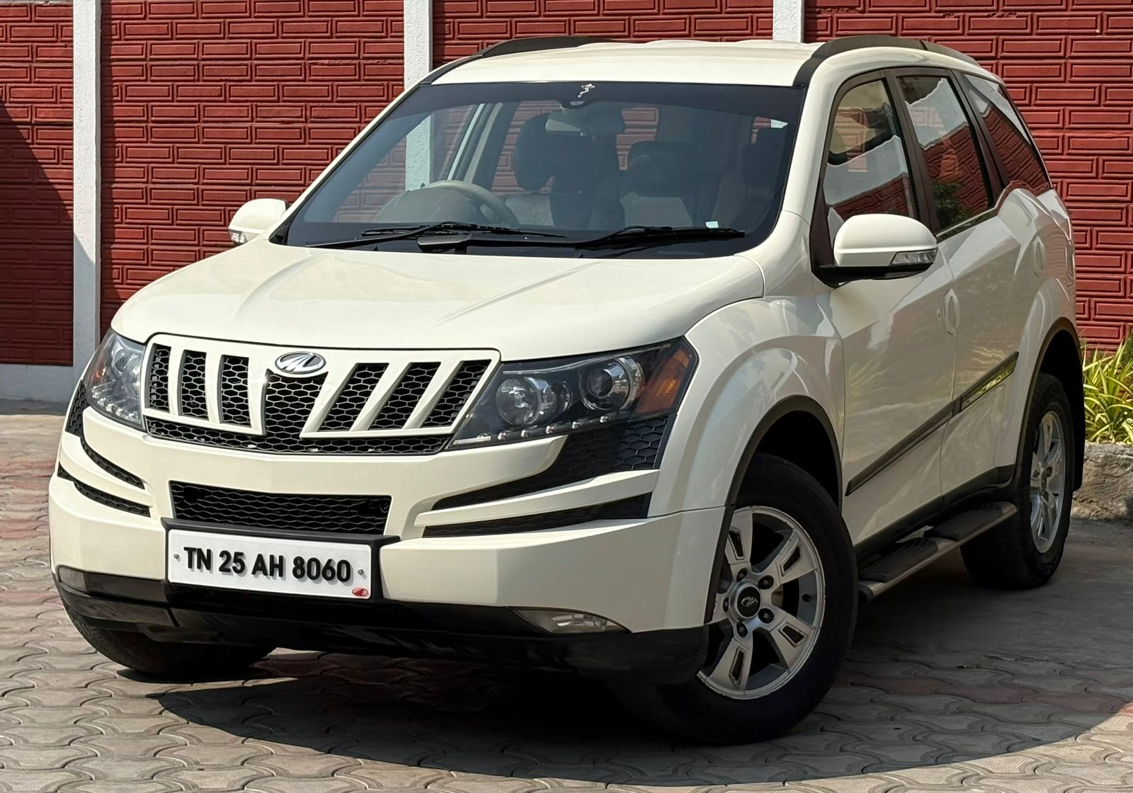 Mahindra XUV500 - Image 5