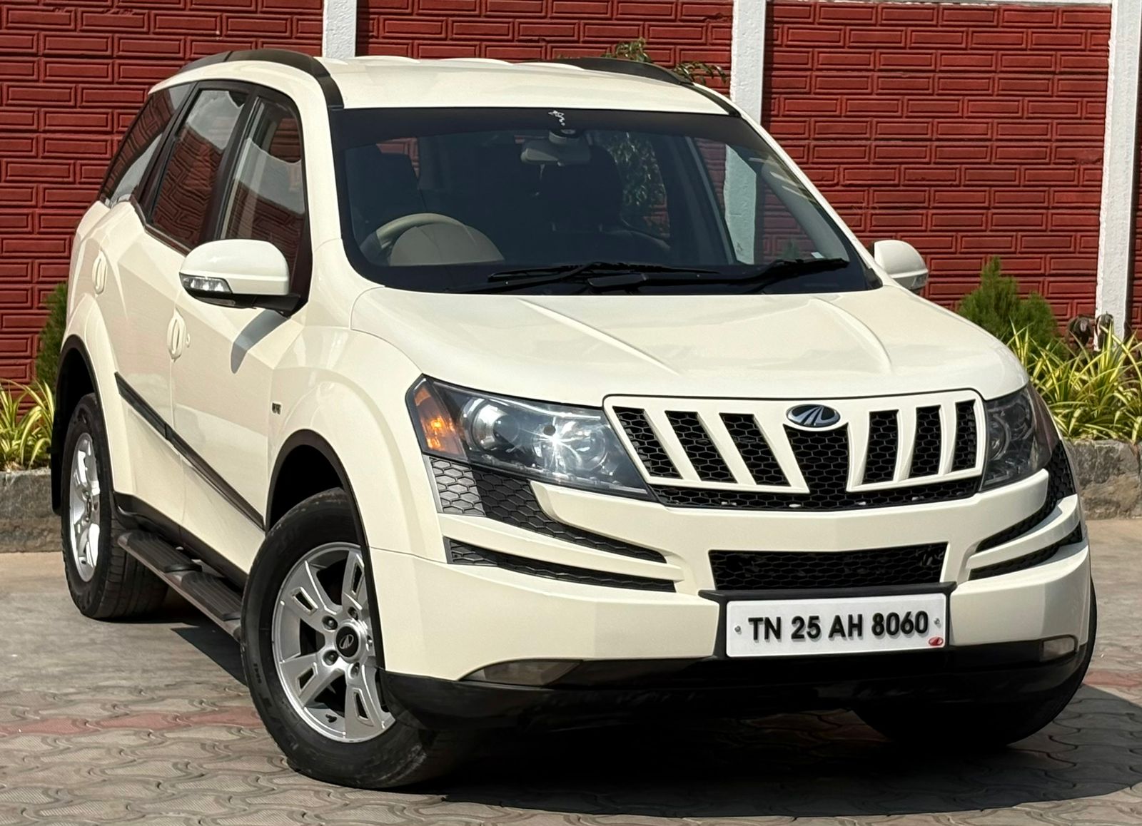 Mahindra XUV500 - Image 7