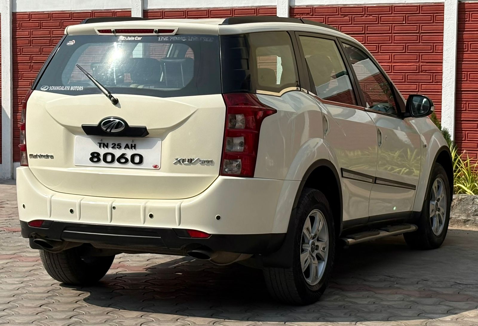 Mahindra XUV500 - Image 3