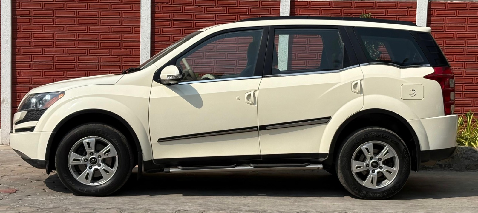 Mahindra XUV500 - Image 9