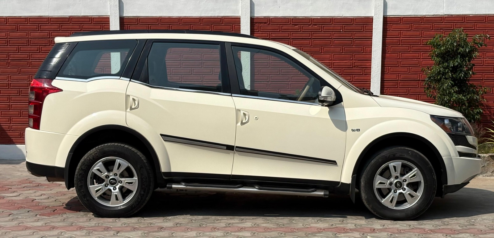 Mahindra XUV500 - Image 6