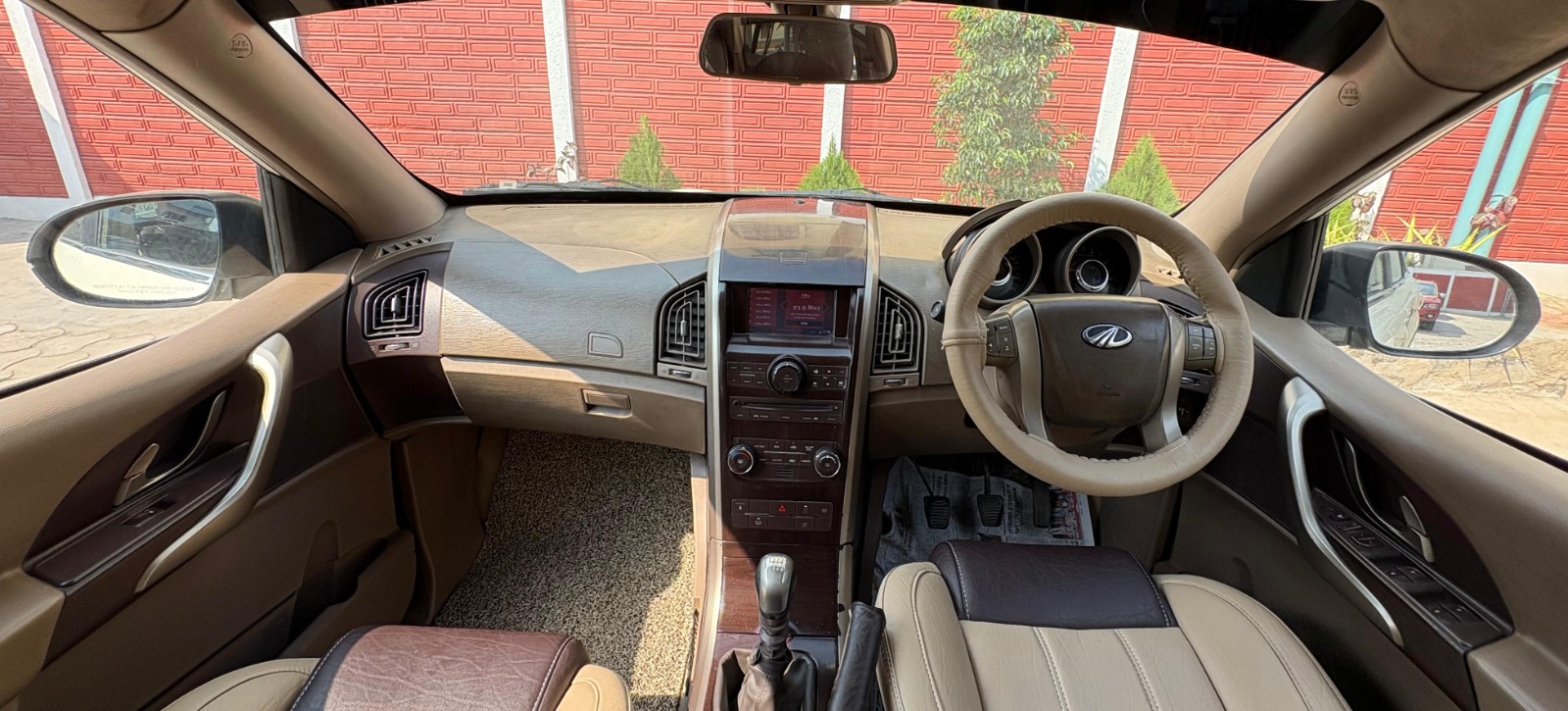 Mahindra XUV500 - Image 1
