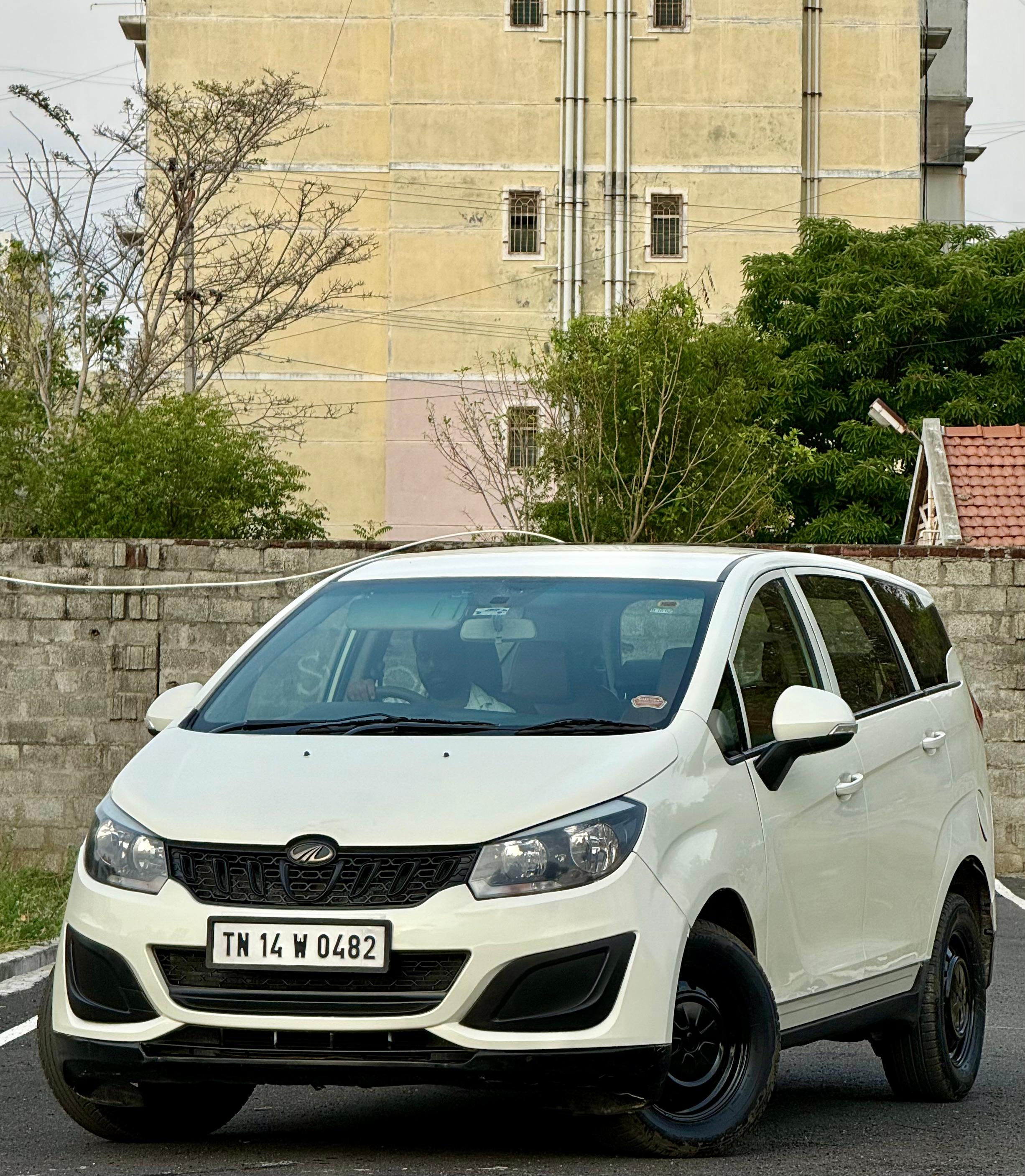 Mahindra Marazzo - Image 8