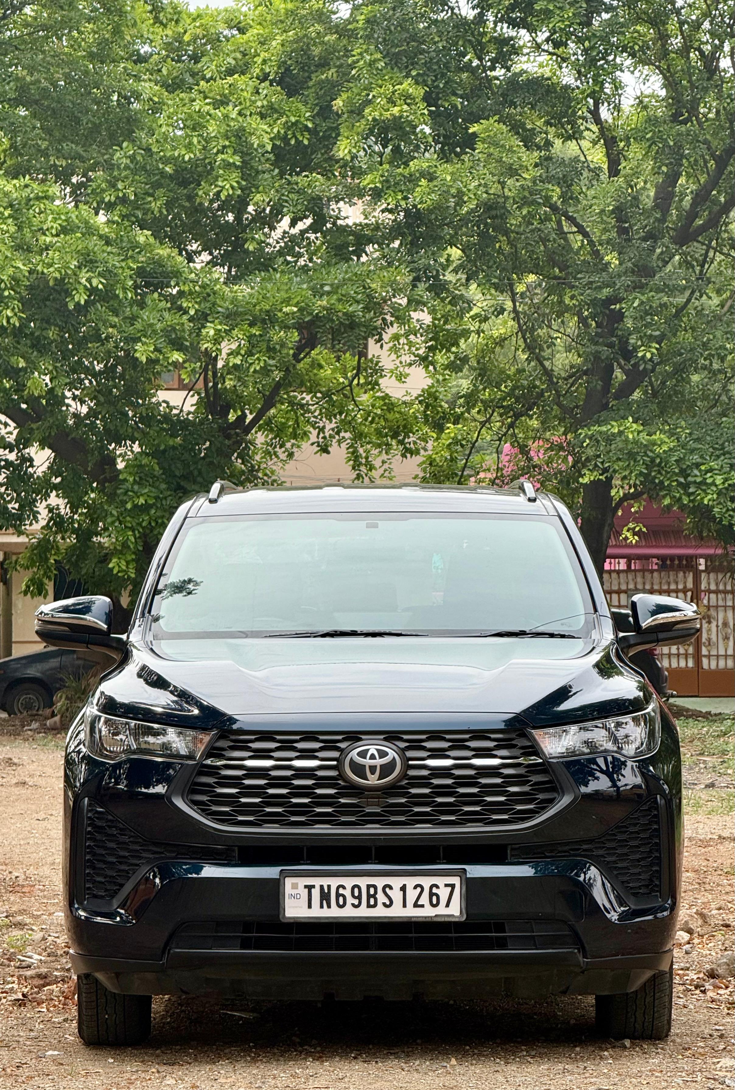 Toyota Innova Hycross