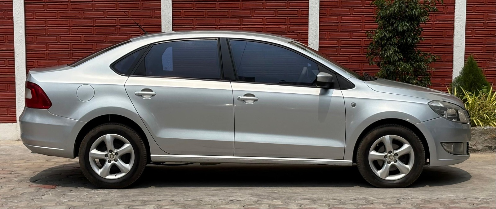 Skoda Rapid - Image 2