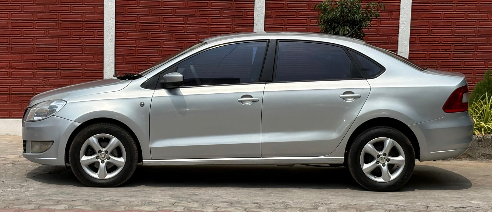 Skoda Rapid - Image 9