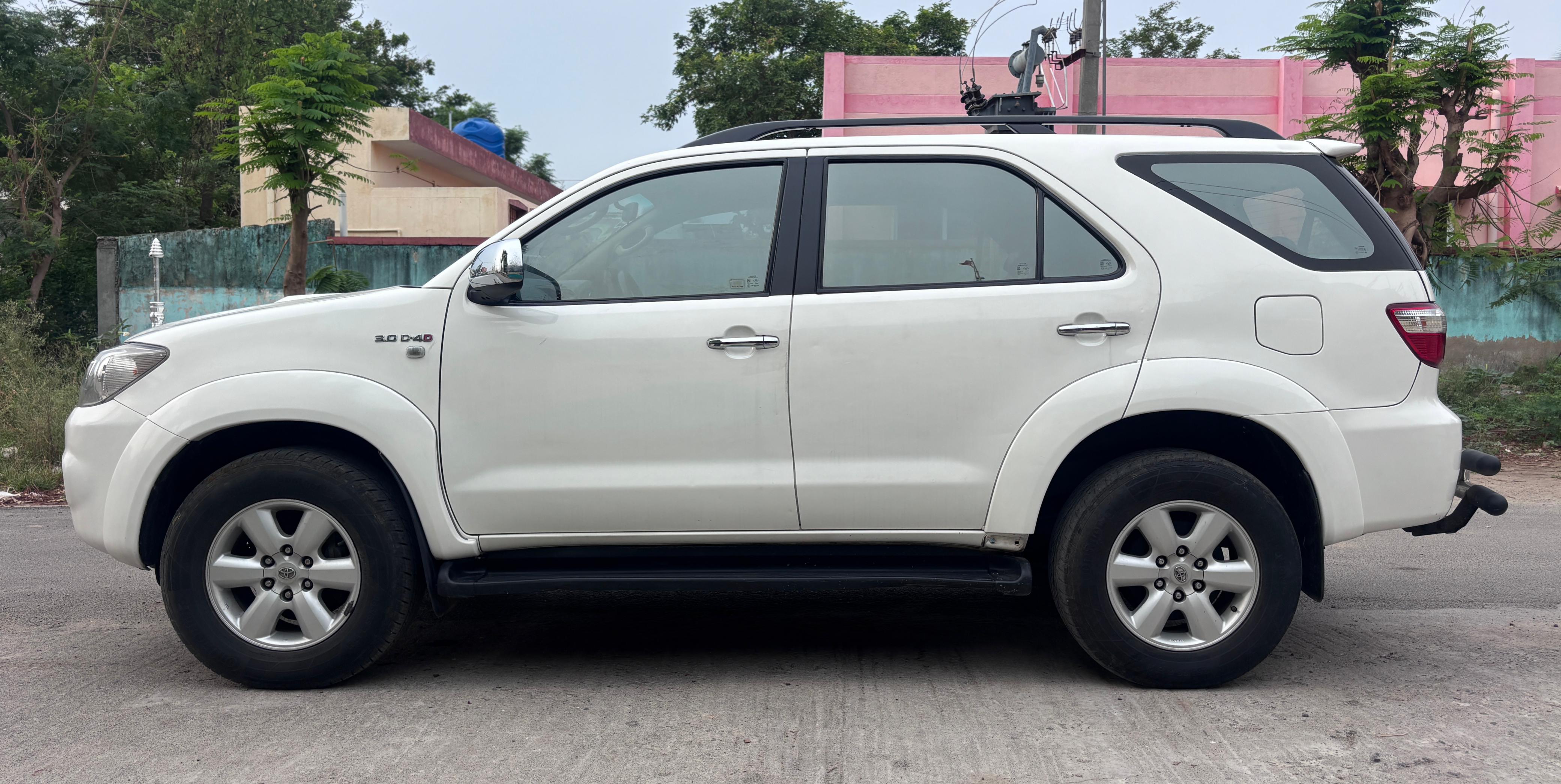 Toyota Fortuner - Image 9