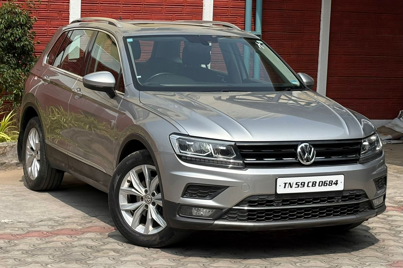 Volkswagen Tiguan - Image 2