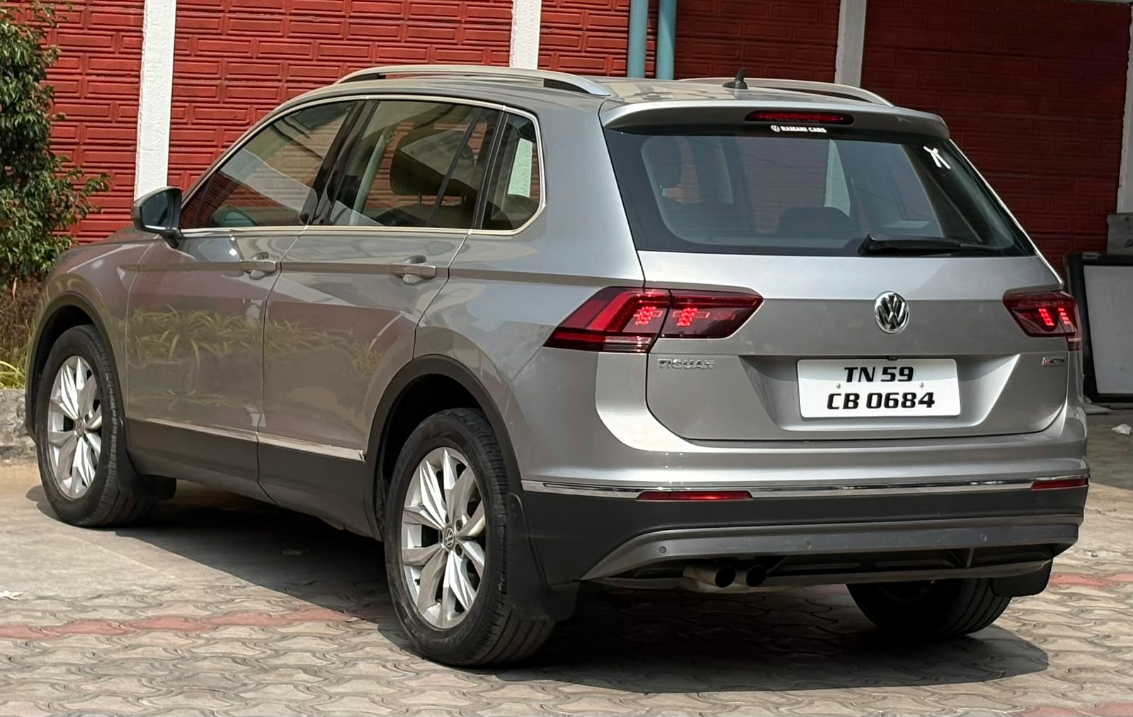 Volkswagen Tiguan - Image 4